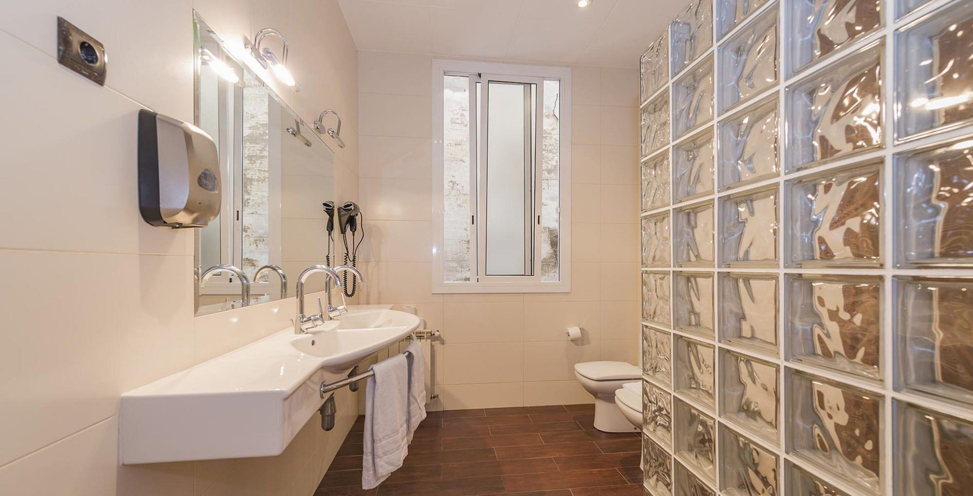 Equipamiento de Habitación Hostal Girona