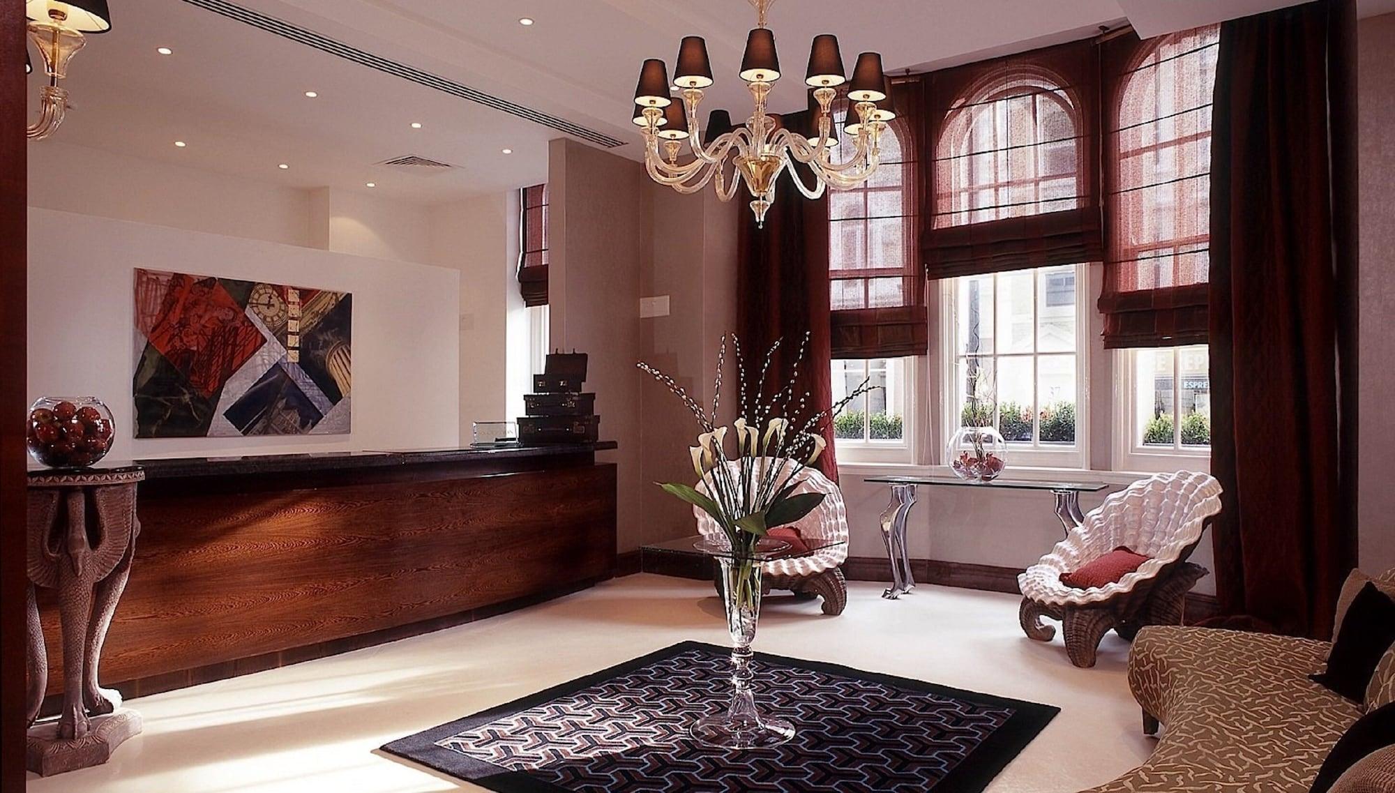 Vista Lobby Courthouse Hotel