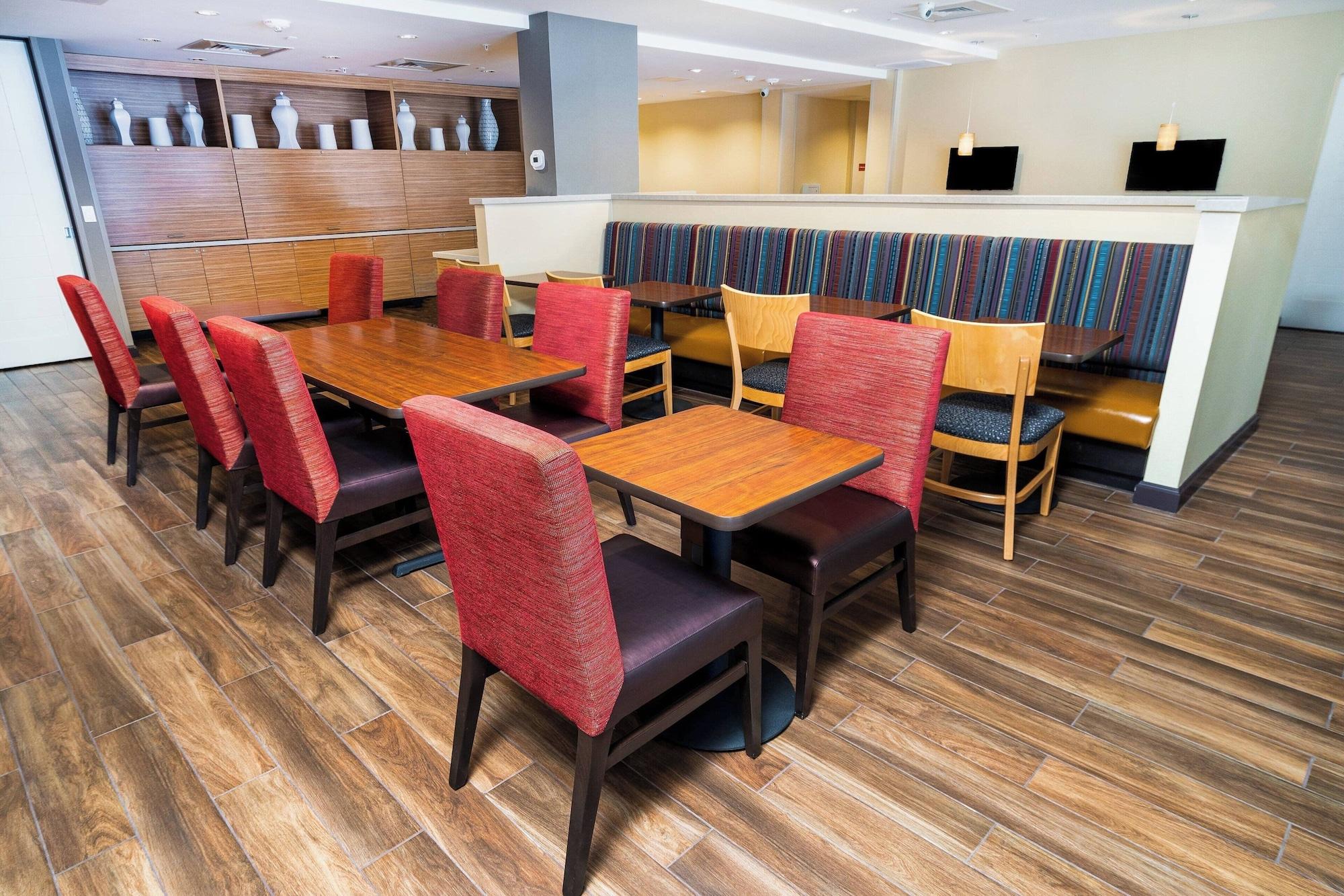 Restaurant TownePlace Suites By Marriott Las Vegas Stadium District