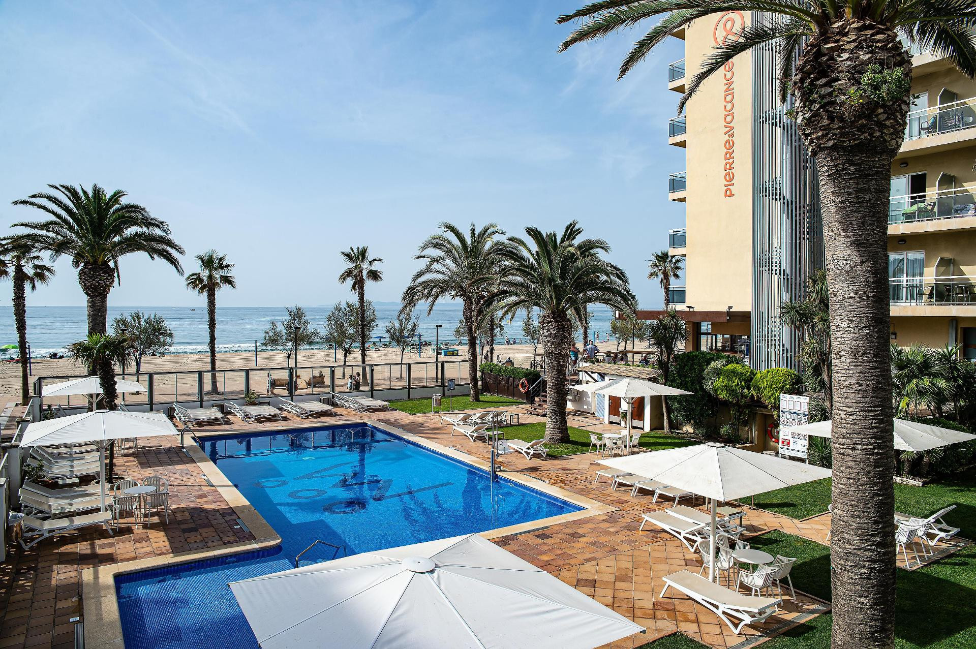 Vista Exterior Hotel Monterrey Roses by Pierre & Vacances
