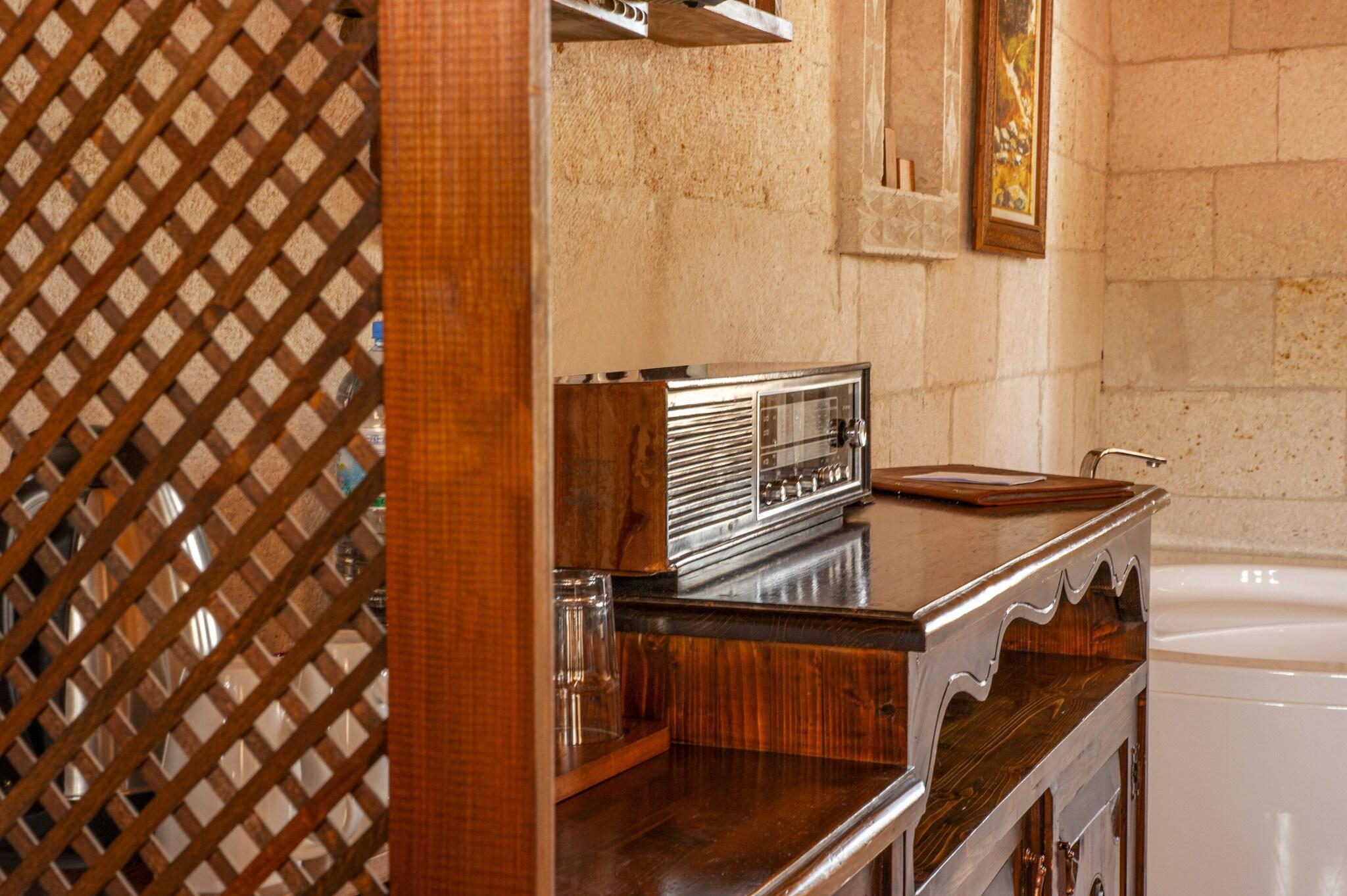 Vista Lobby Ottoman Cave Suites