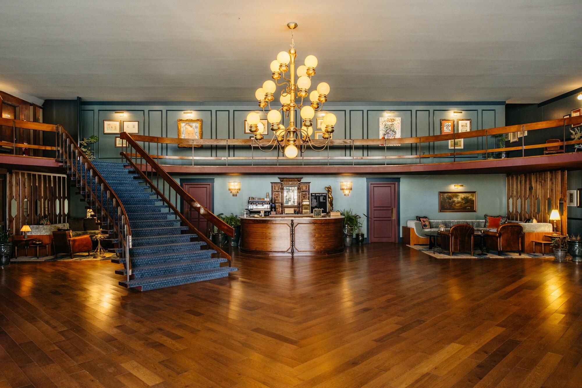 Vista Lobby The Hotel Chalet at The Choo Choo