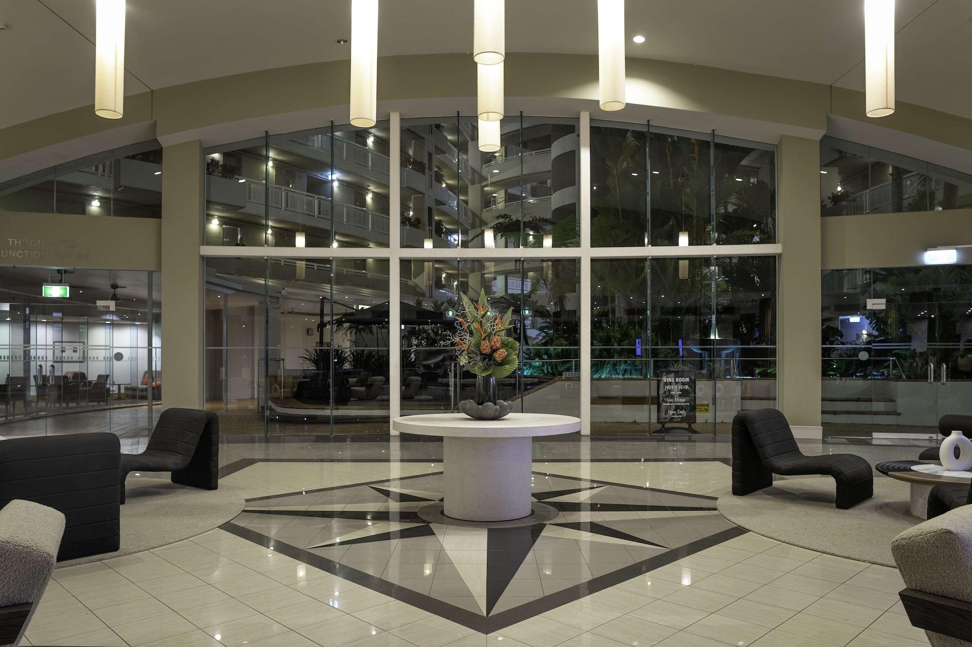 Vista Lobby DoubleTree by Hilton Hotel Cairns