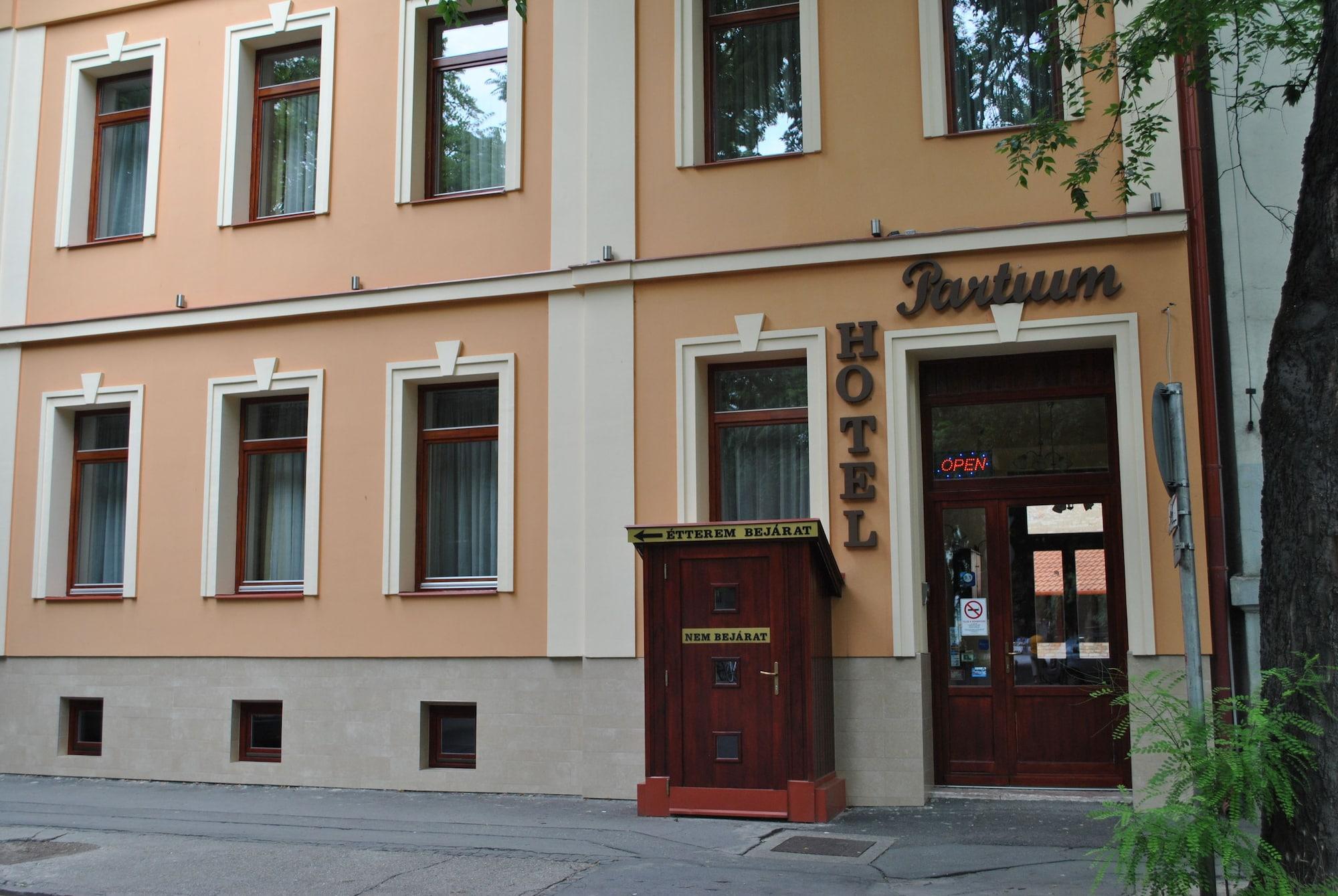 Varios Partium Hotel