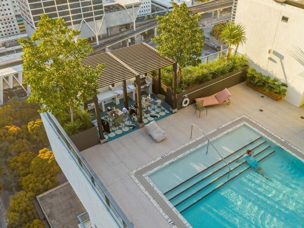Vista Piscina The Crosby Miami Worldcenter
