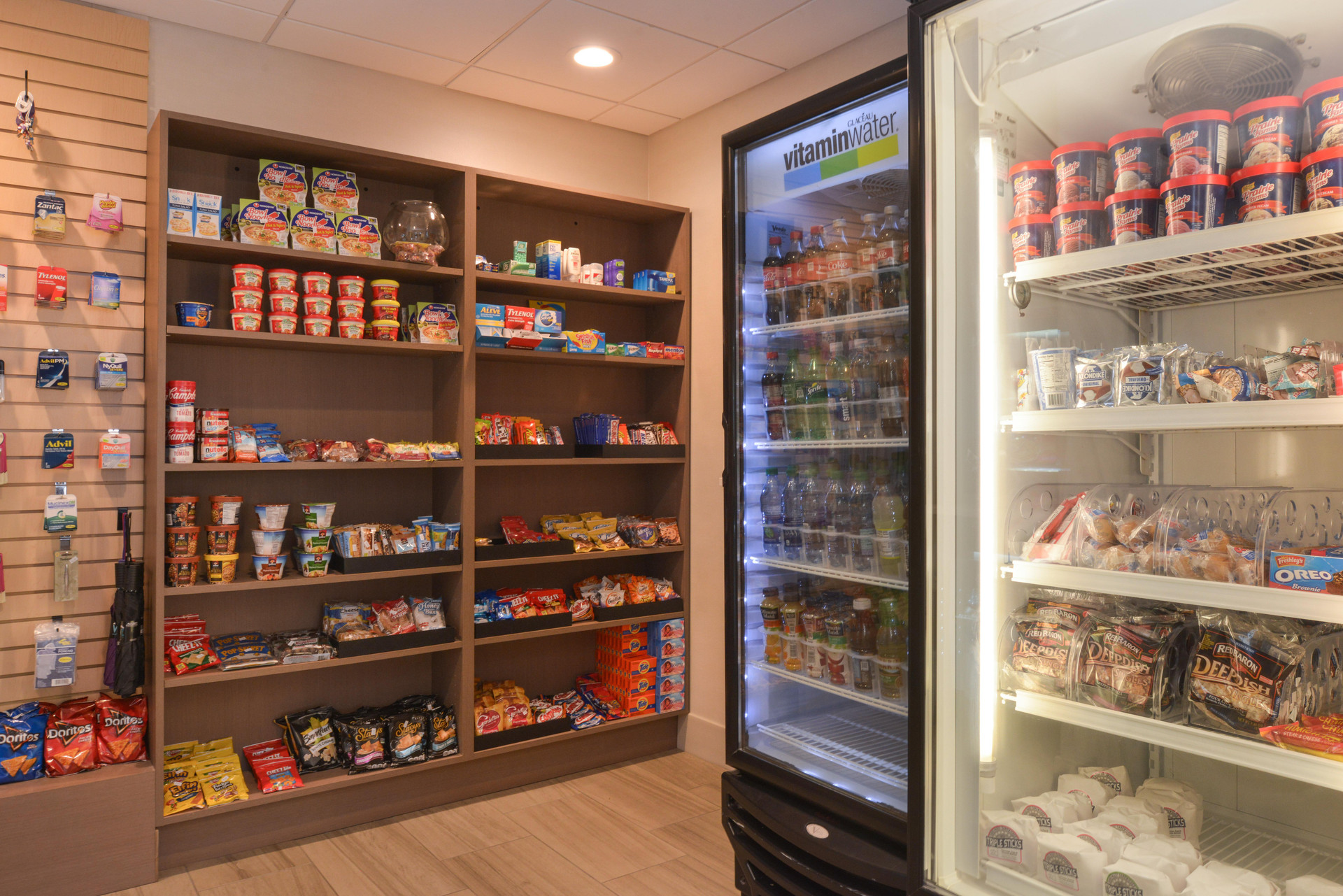 Vista Lobby Holiday Inn Express & Suites Indianapolis Dtn-Conv Ctr Area by IHG