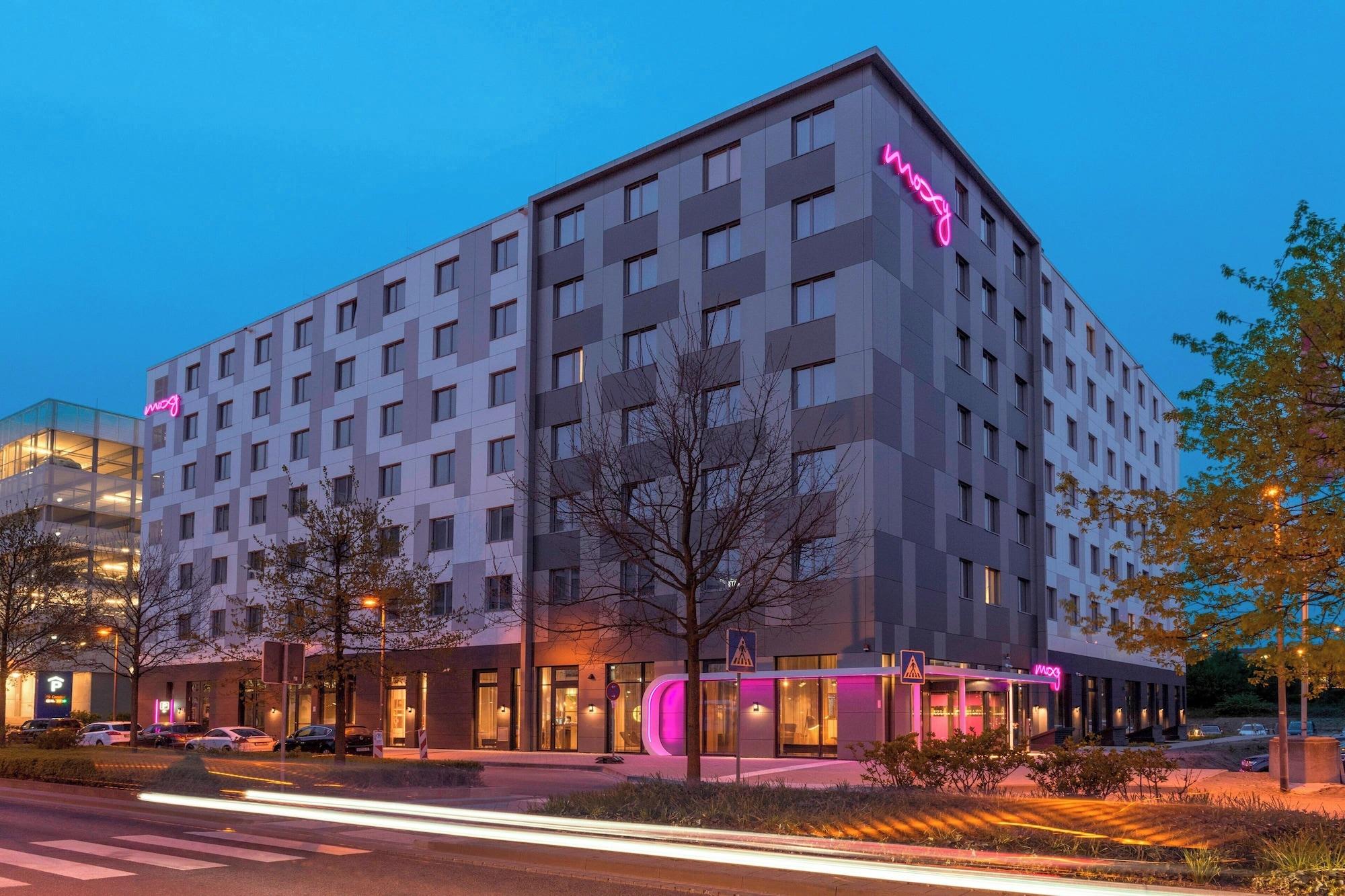 Vista Exterior Moxy Frankfurt Airport