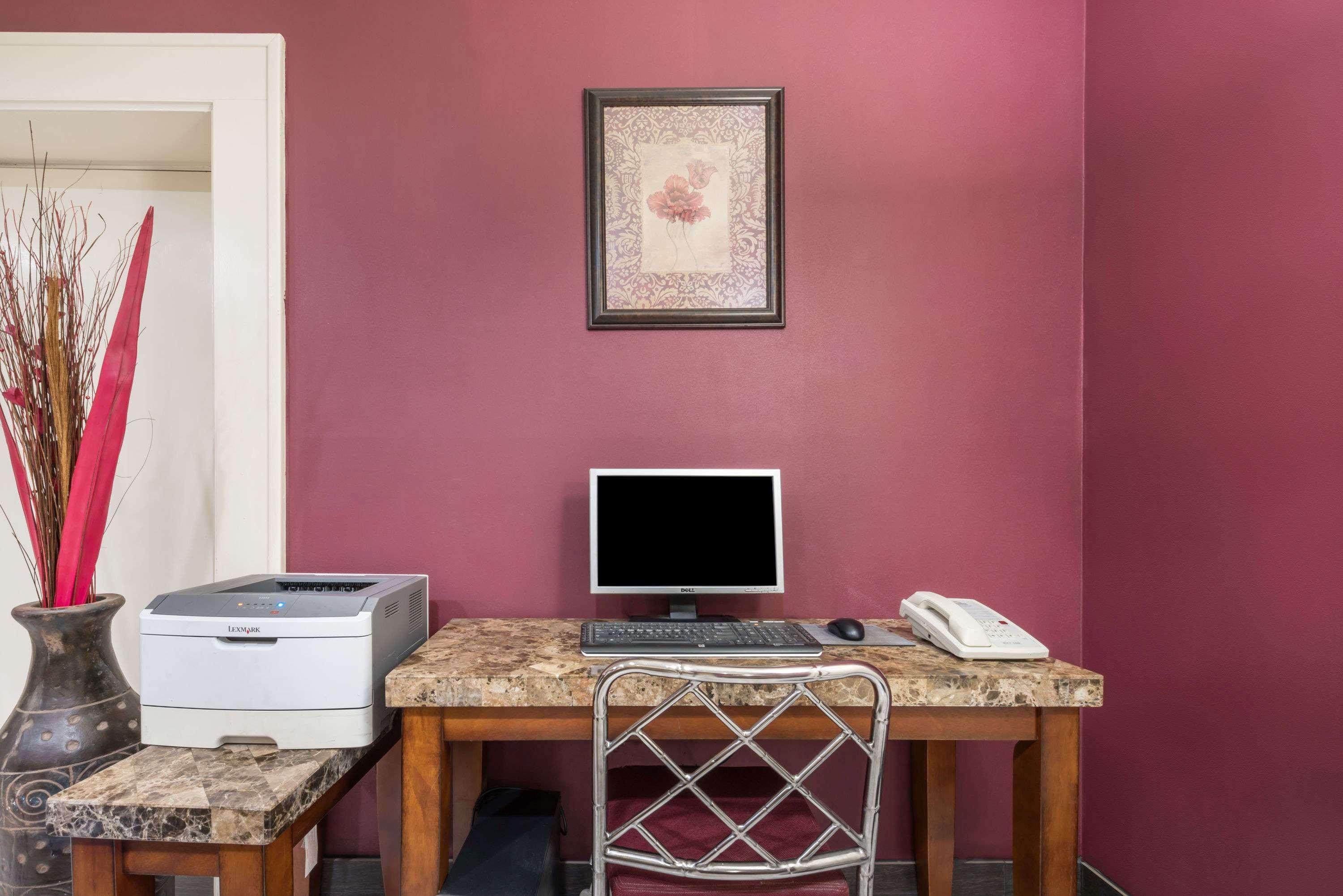 Centro de Negocios Days Inn by Wyndham Bryan College Station