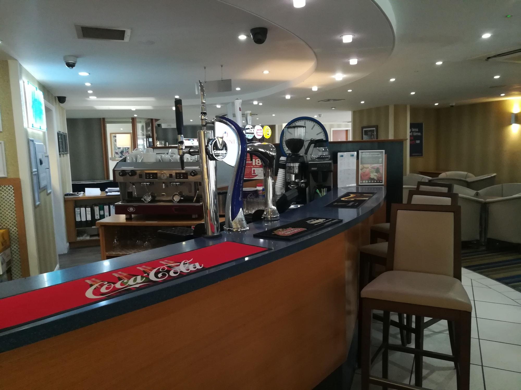 Bar/Salón Holiday Inn Express Canterbury by IHG