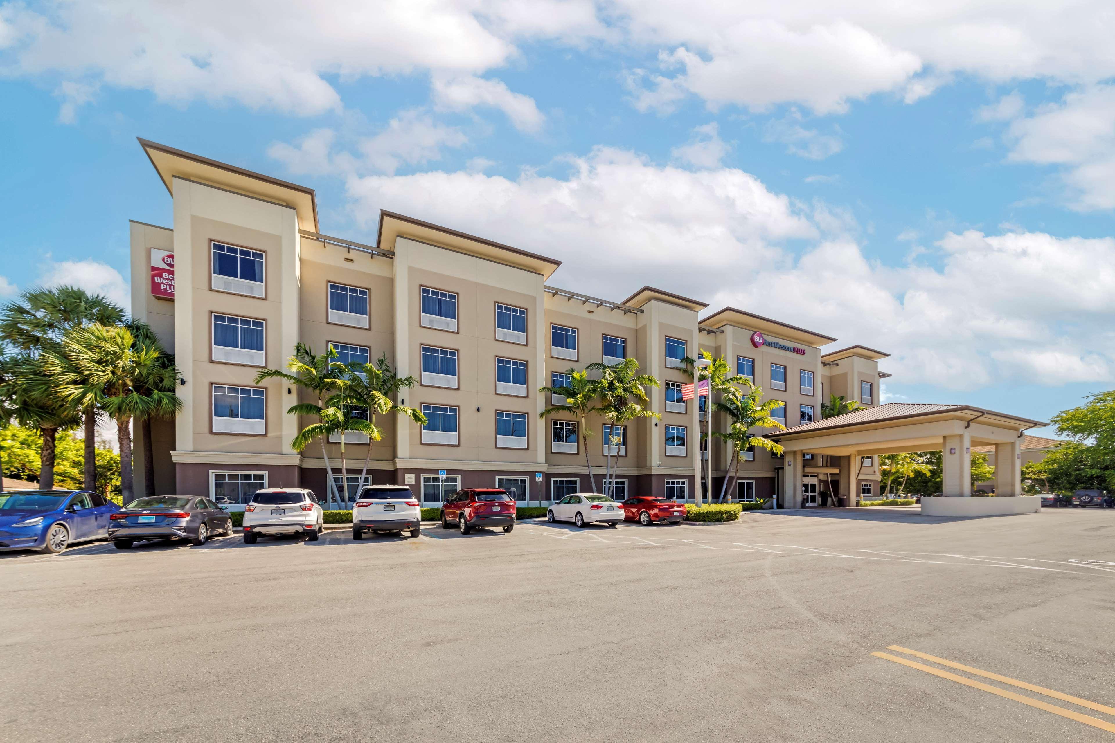 Vista Exterior Best Western Plus Miami Airport North Hotel & Suites