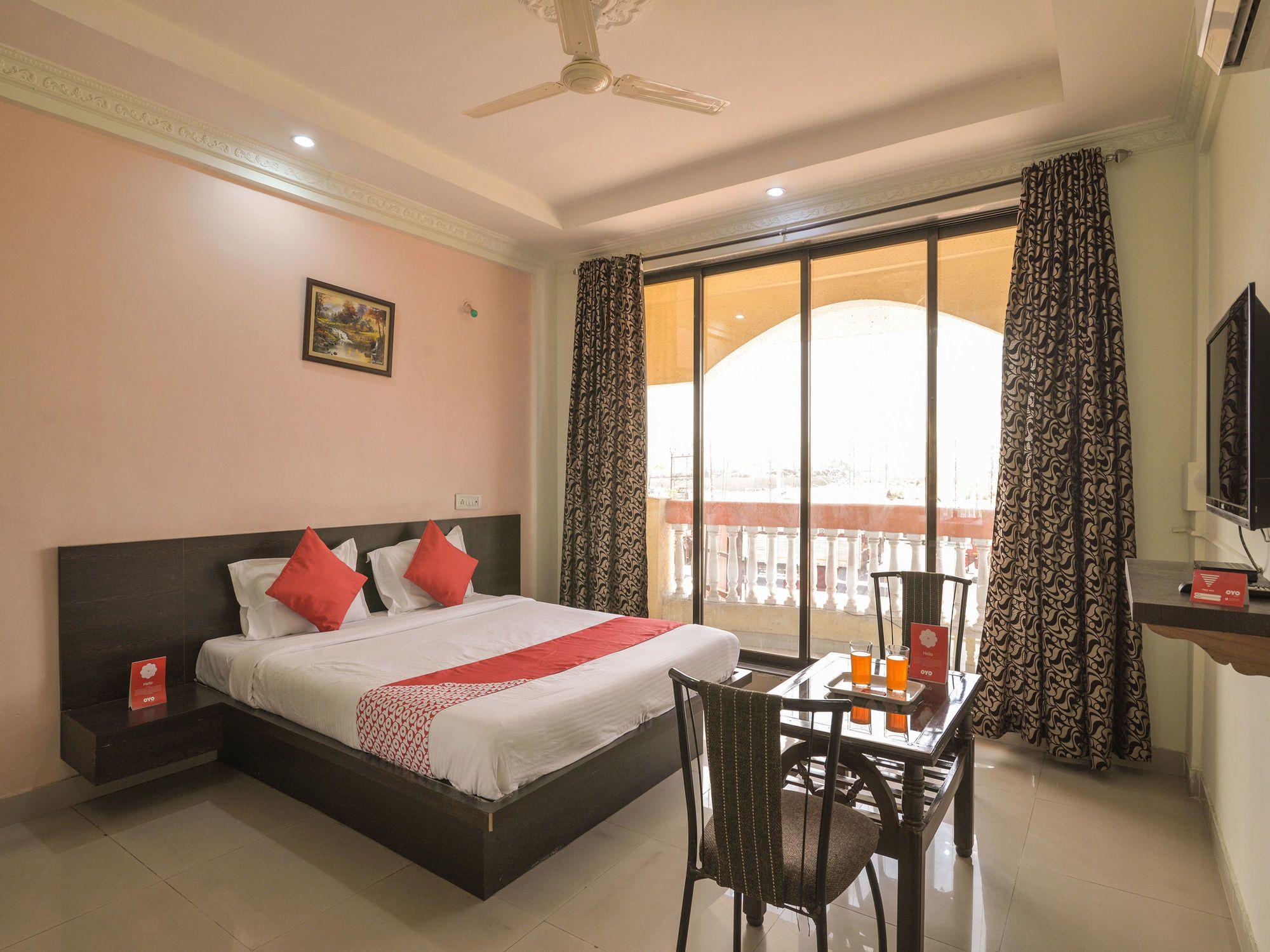 Habitación OYO 13151 Hotel Om Palace