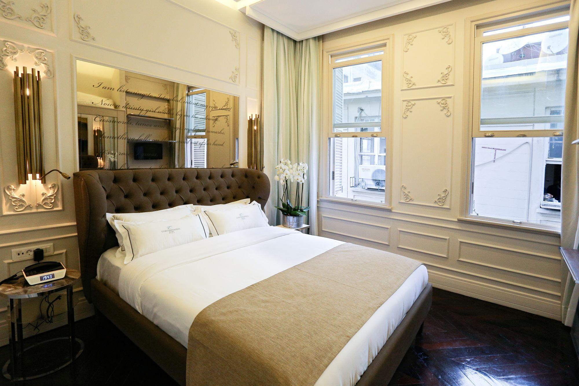 Varios Fuga Hotel Constantinidis