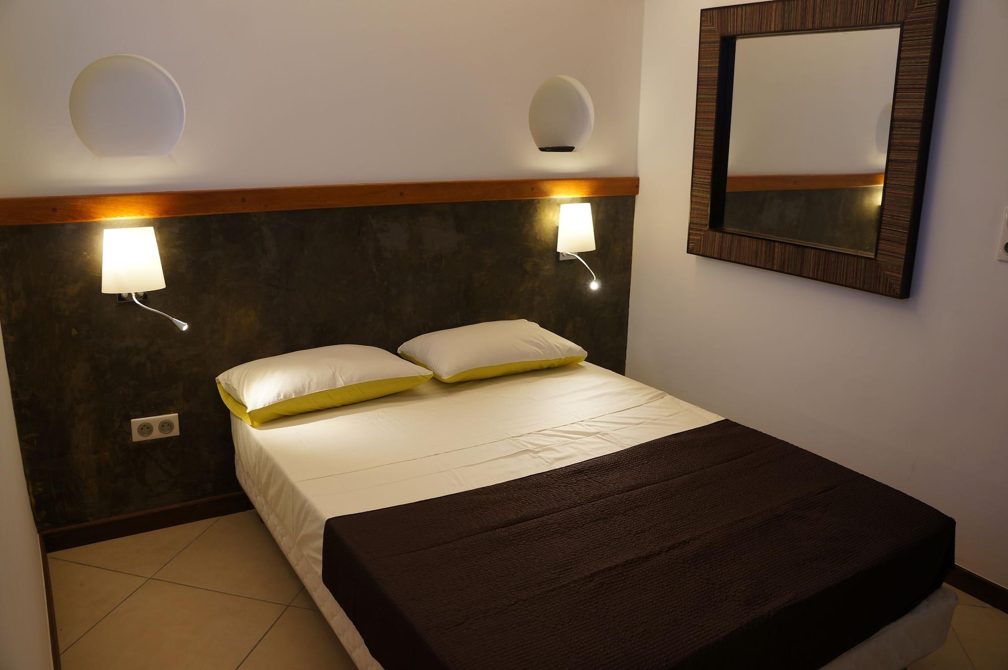 Varios Hôtel Le Dronmi
