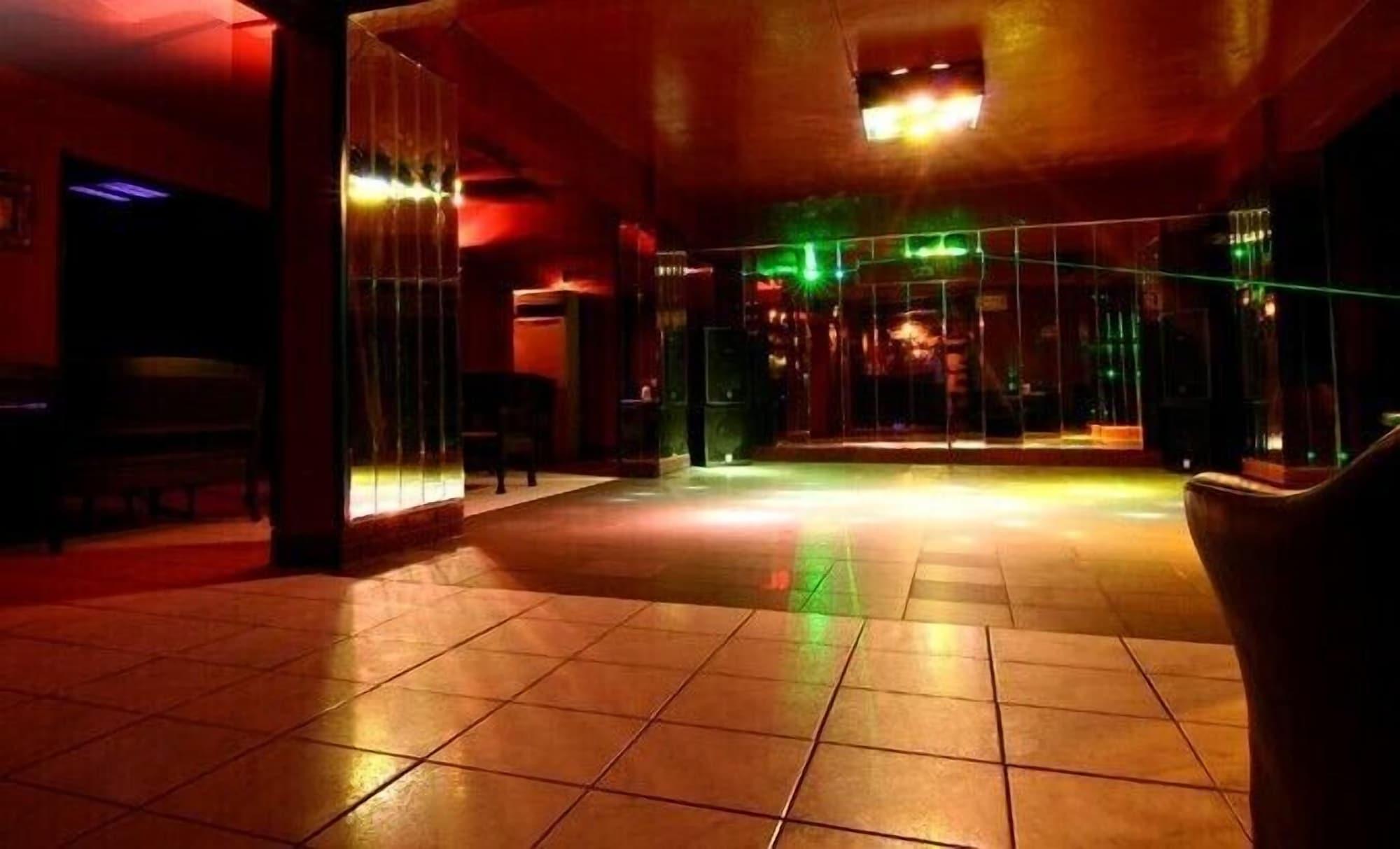 Bar/Salón Mora Hotel