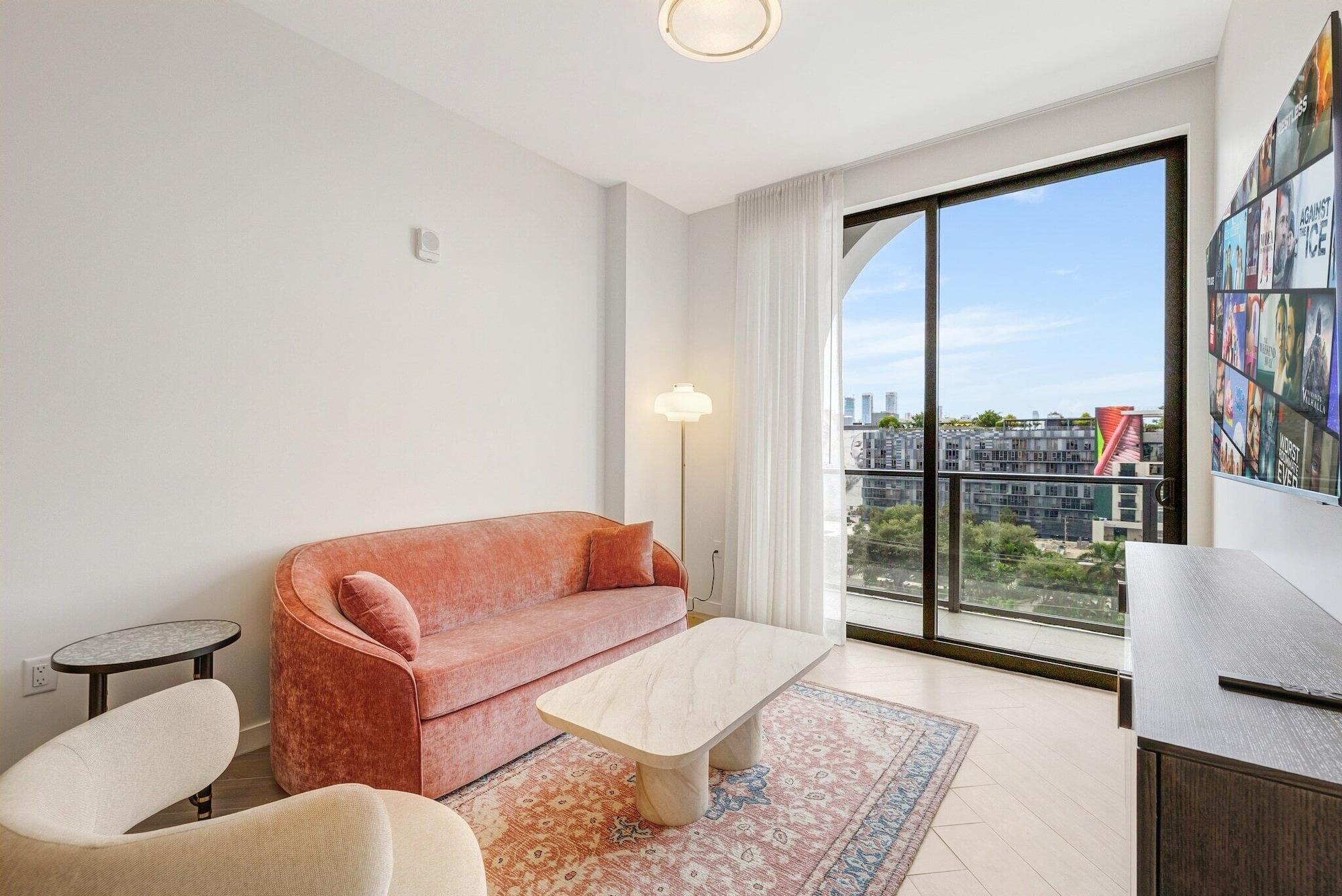 Comodidades del Alojamiento Chic Miami Apt Pool Gym & Sleeps 4