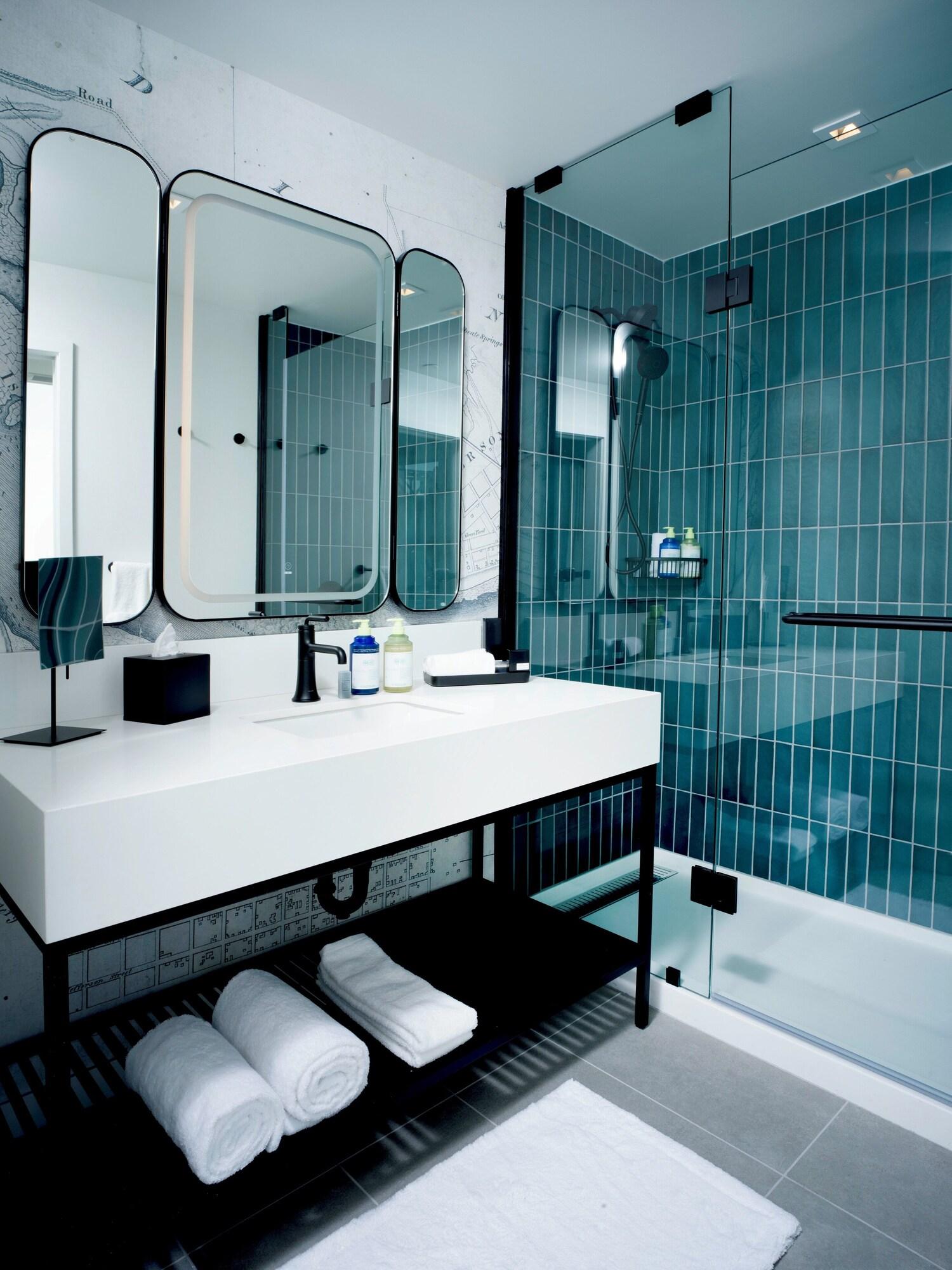 Equipamiento de Habitación Hotel Bourré Bonne Louisville, Curio Collection by Hilton