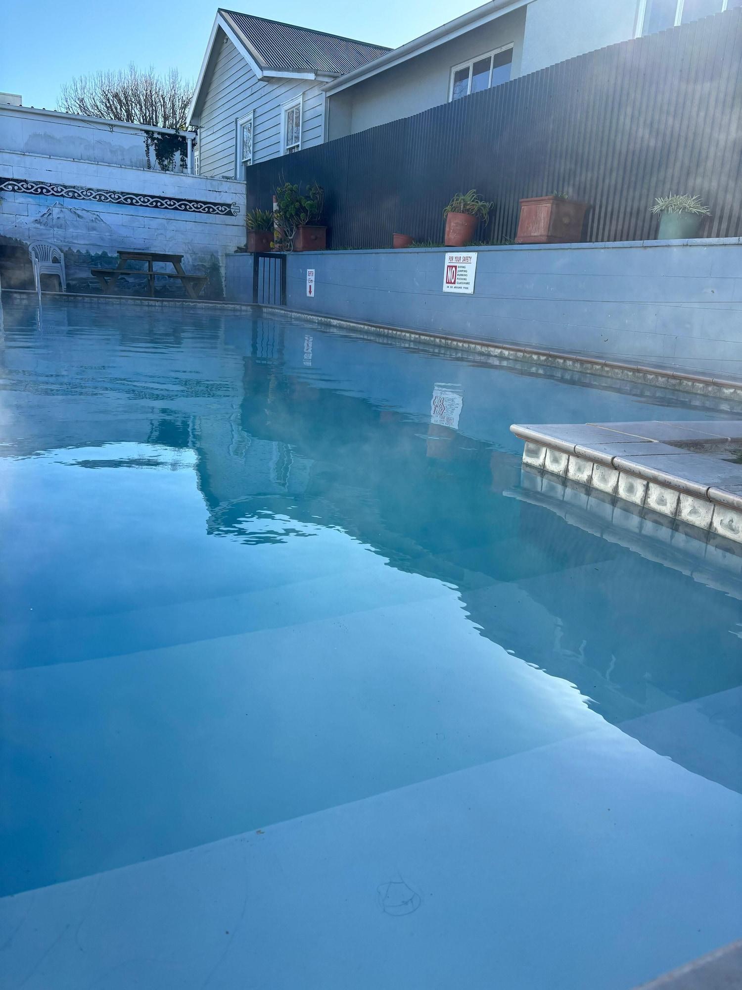 Vista Piscina Kowhai motel