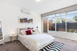 Alquiler Vacacional - Large Bedroom with Courtyard Near St Kilda Beach