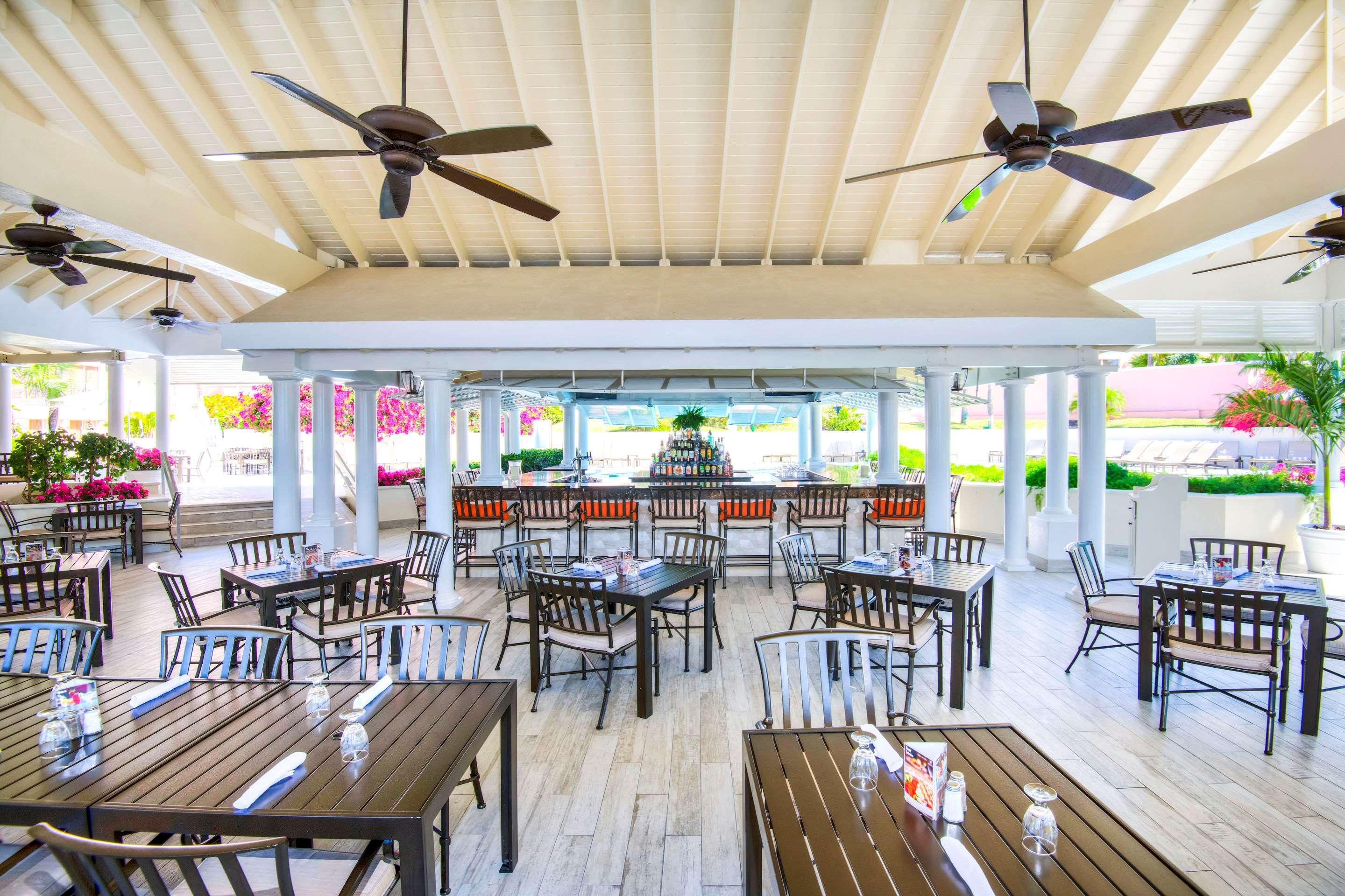 Restaurant Comfort Suites Paradise Island