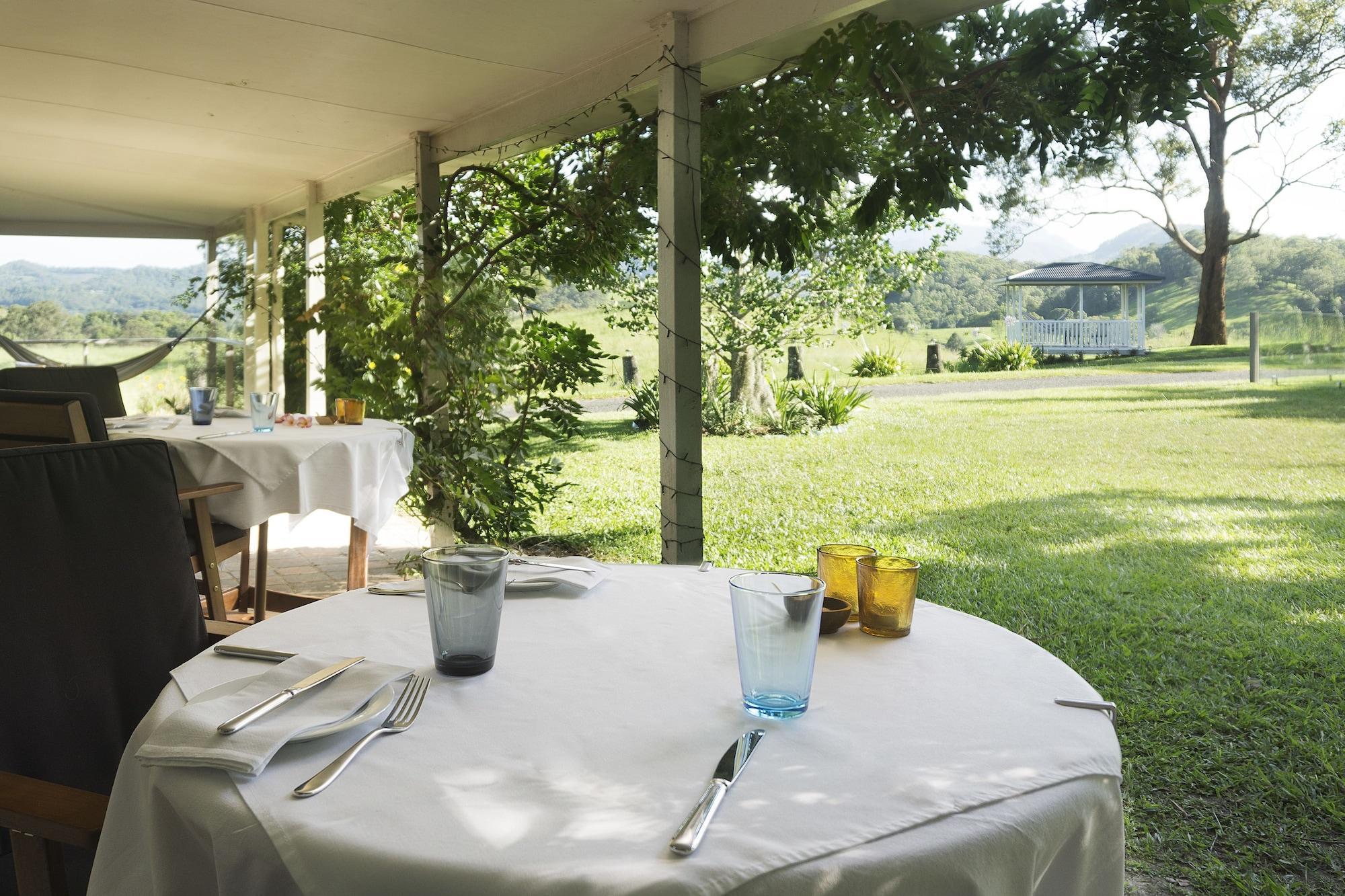 Restaurant Hillcrest Mountain View Retreat