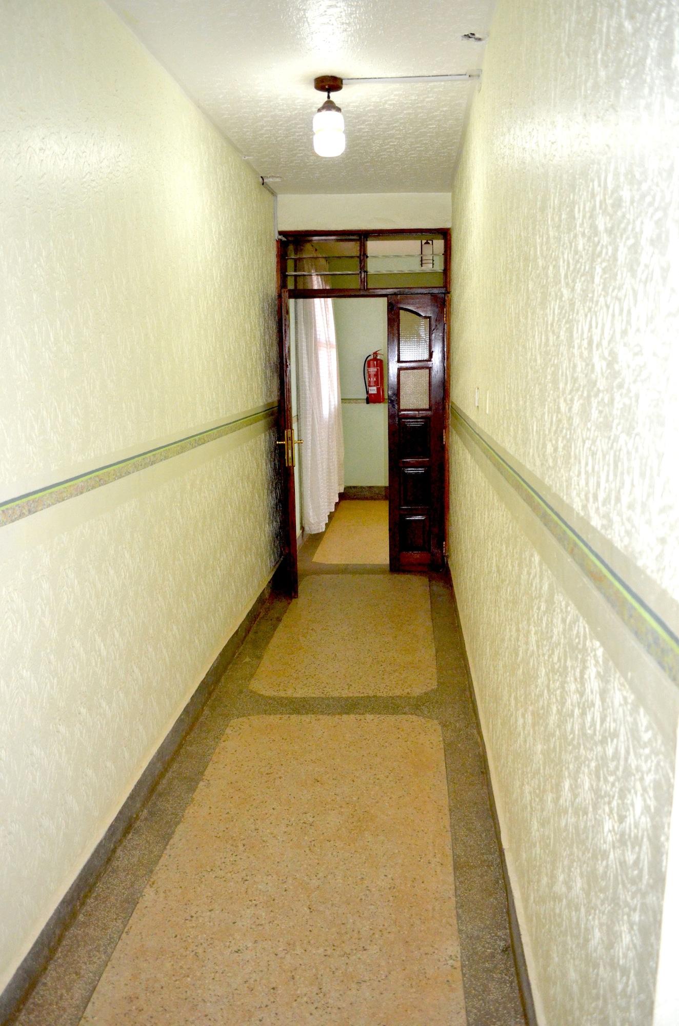 Varios Areba Hotel