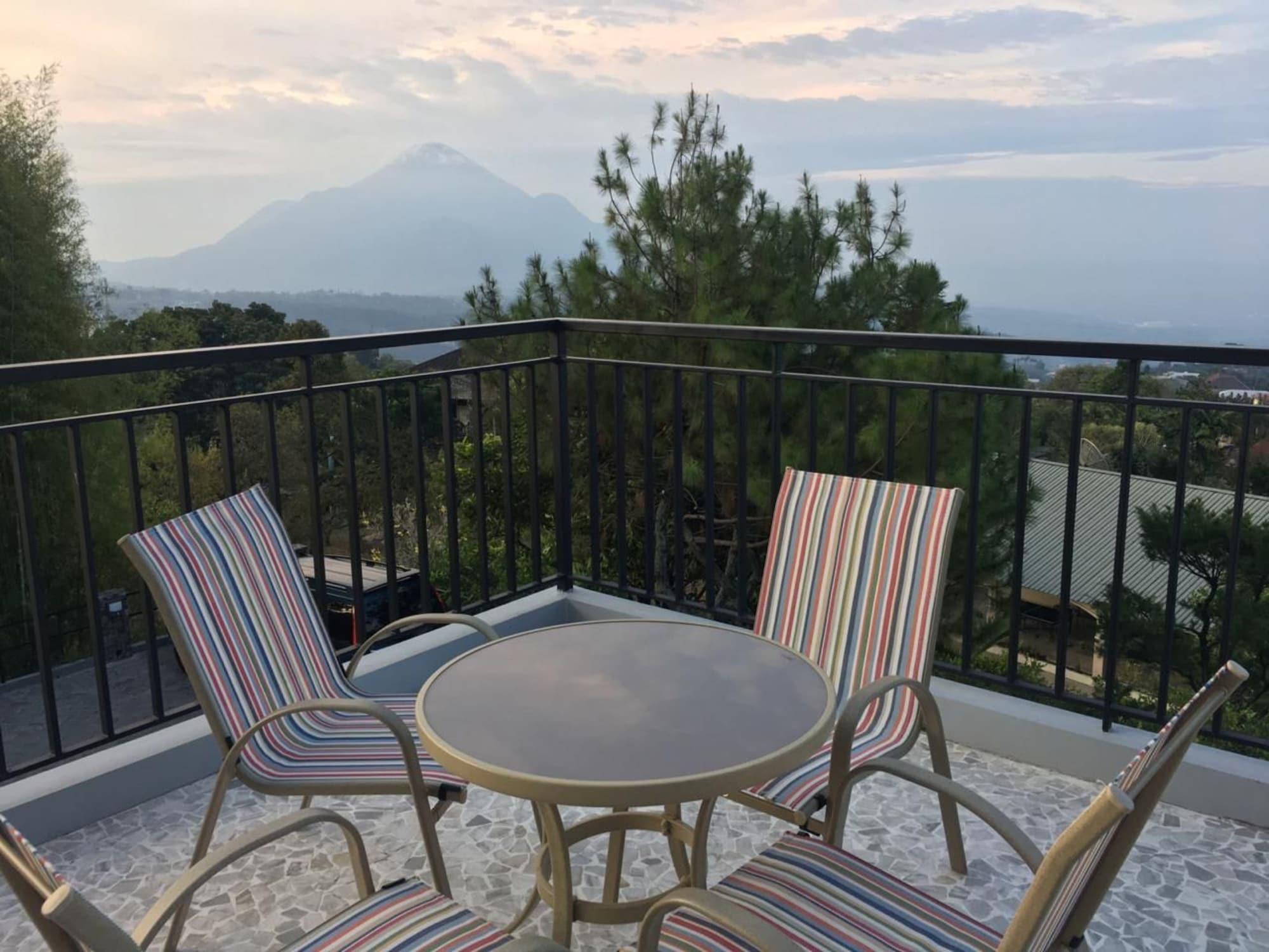 Comodidades del Alojamiento Arainn Bed And Breakfast Tretes Prigen by ecommerceloka