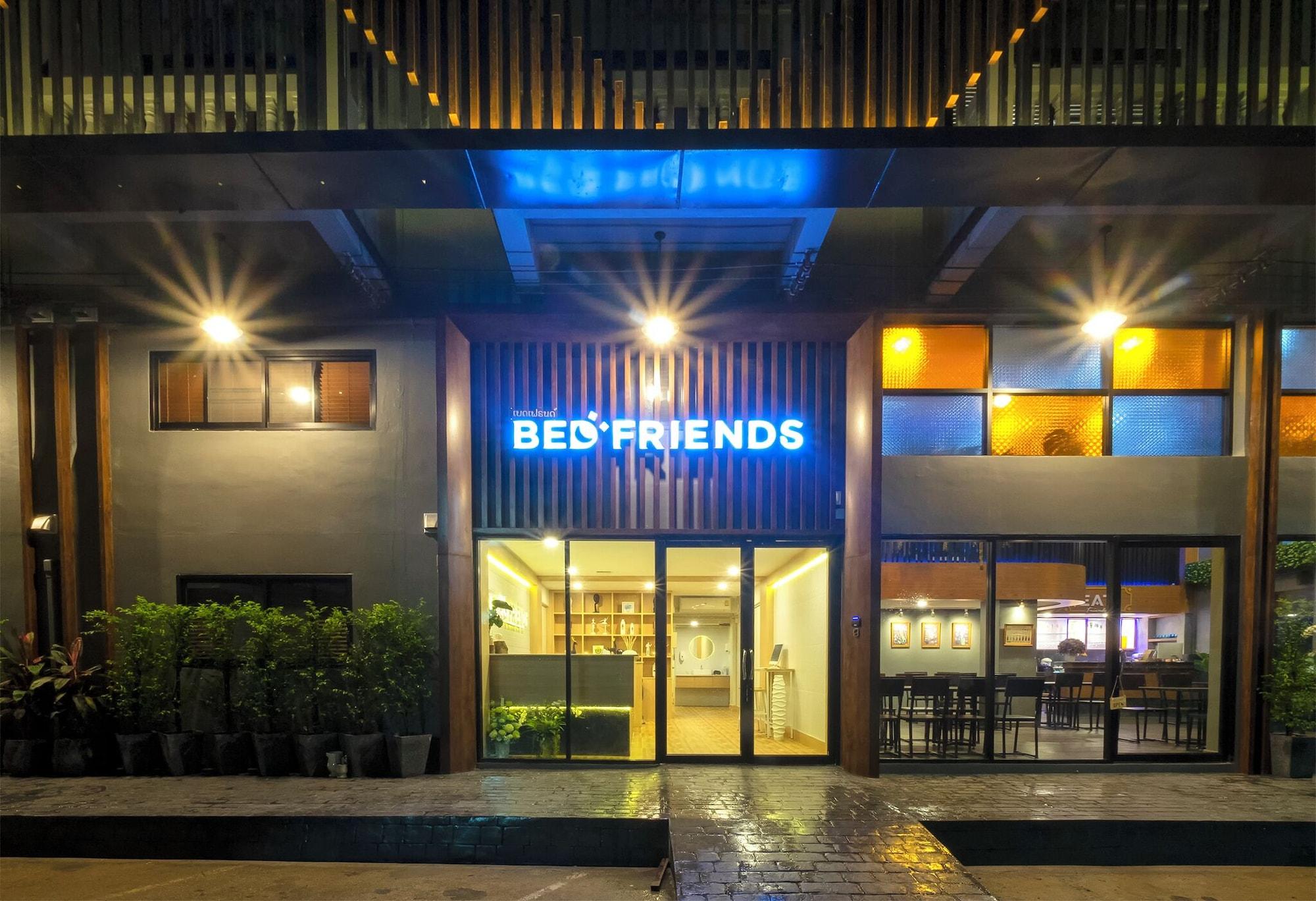 Varios BED Friends Poshtel