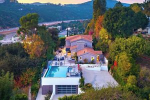 Arriendo temporal - LA Hillside Retreat w/ Pool, Views, Fire Pit & Outdoor Lounging Casa Bellagio by Avantstay