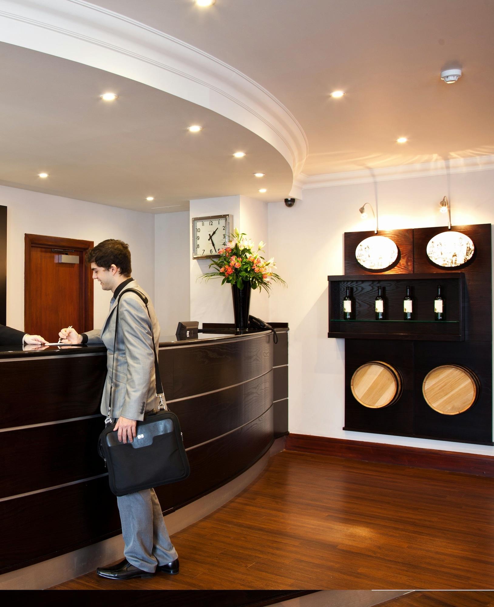Vista Lobby London Croydon Aerodrome Hotel, BW Signature Collection