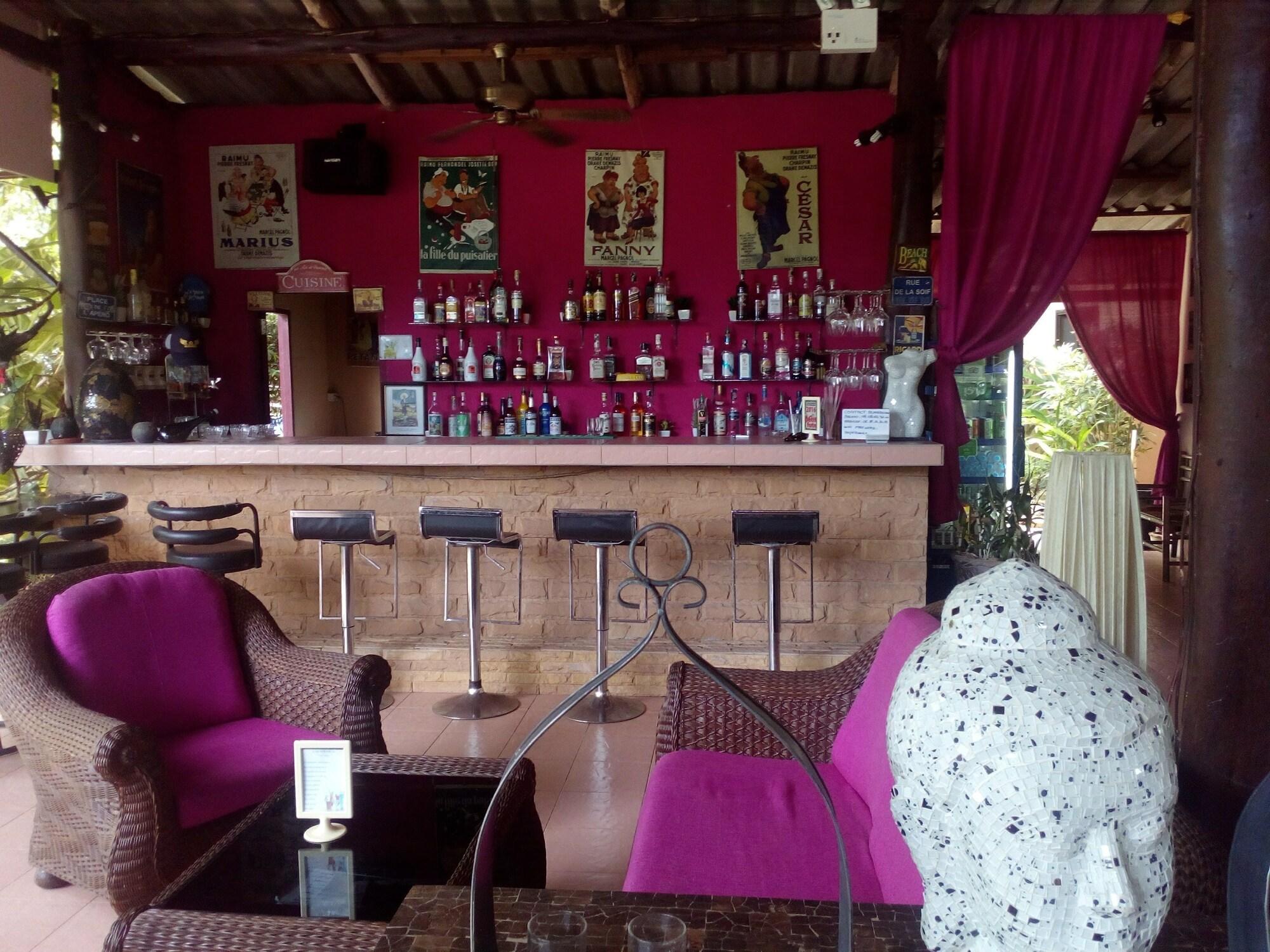 Bar/Salón Saint Tropez Resort