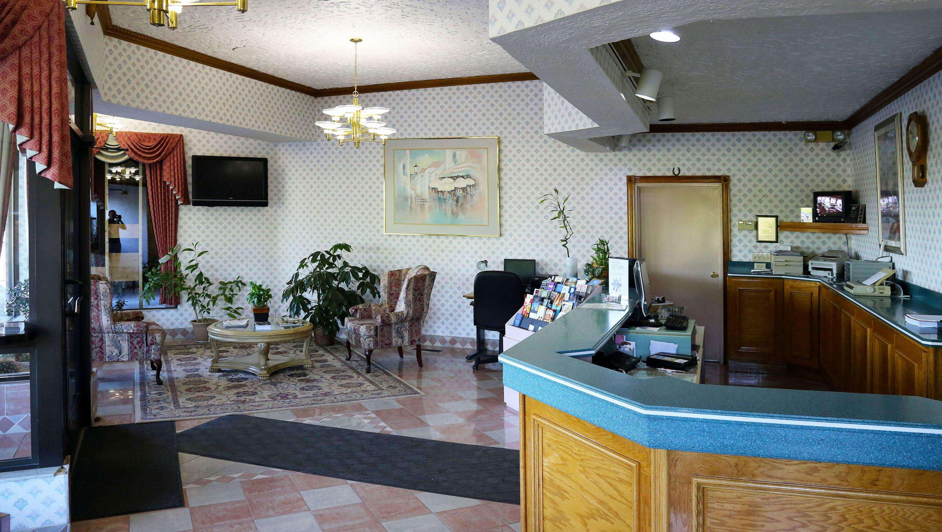 Vista Lobby Magnuson Hotel Howell