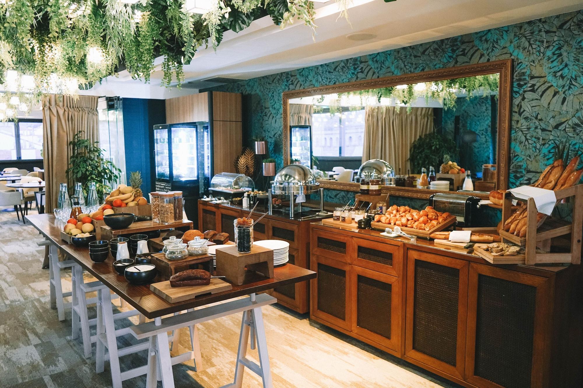 Restaurant Five Seas by Inwood Hotels