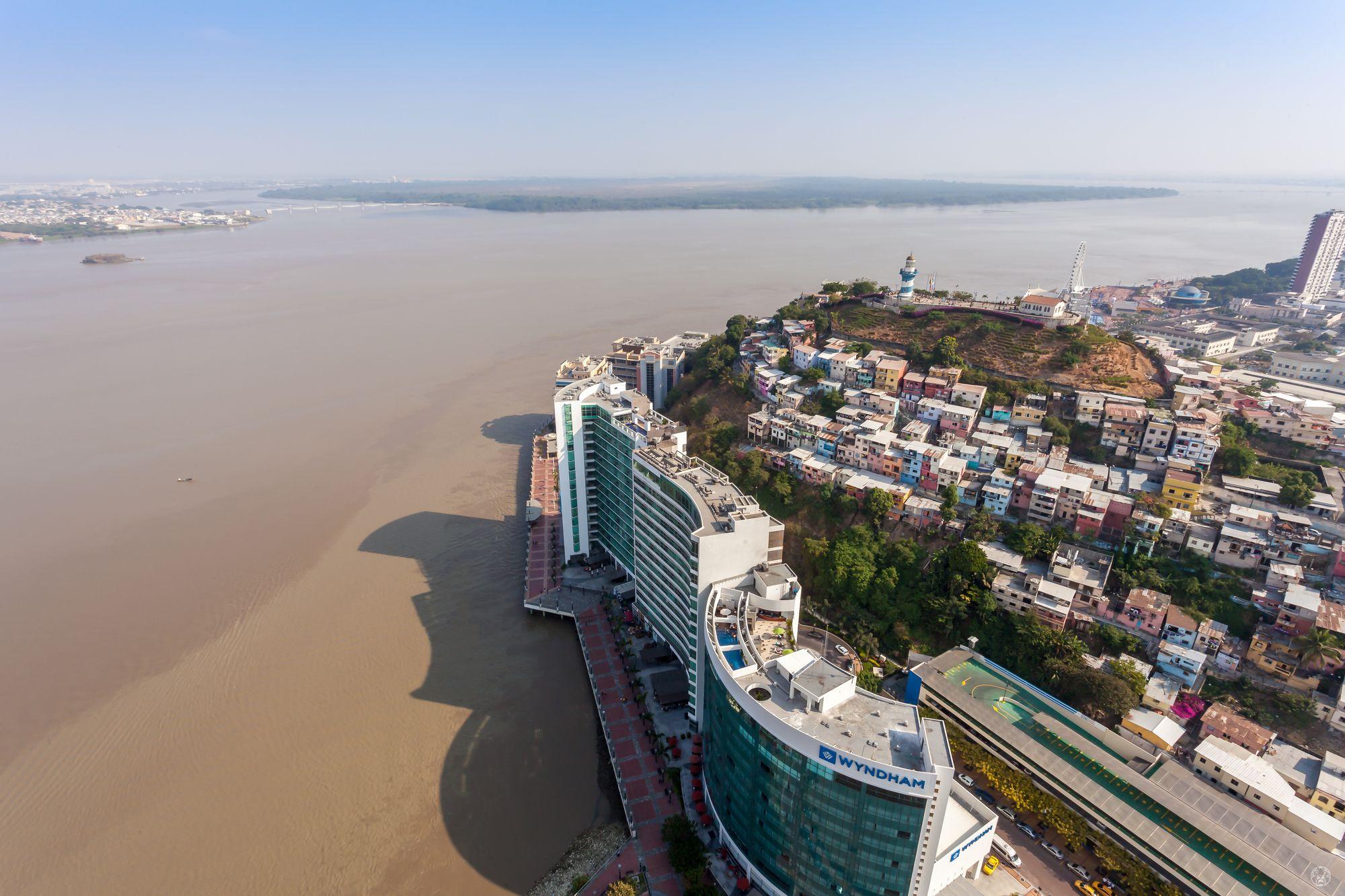 Vista da fachada Wyndham Guayaquil – Puerto Santa Ana