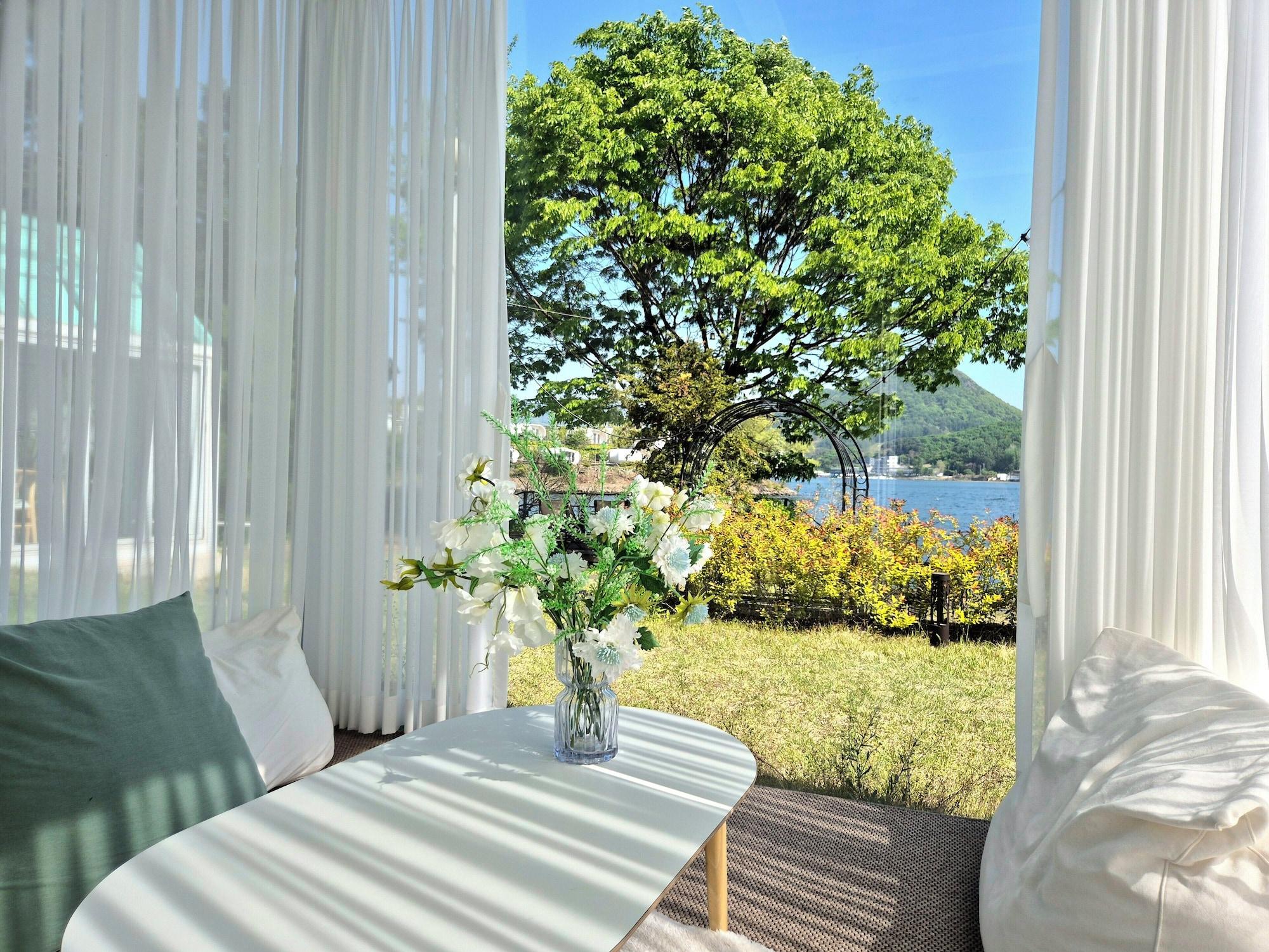 Bar/Salón Interlaken Pension in Gapyeong