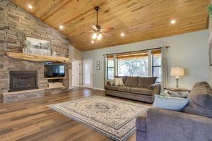 Alquiler Vacacional - Modern Show Low Home w/ BBQ & Fire Pit!