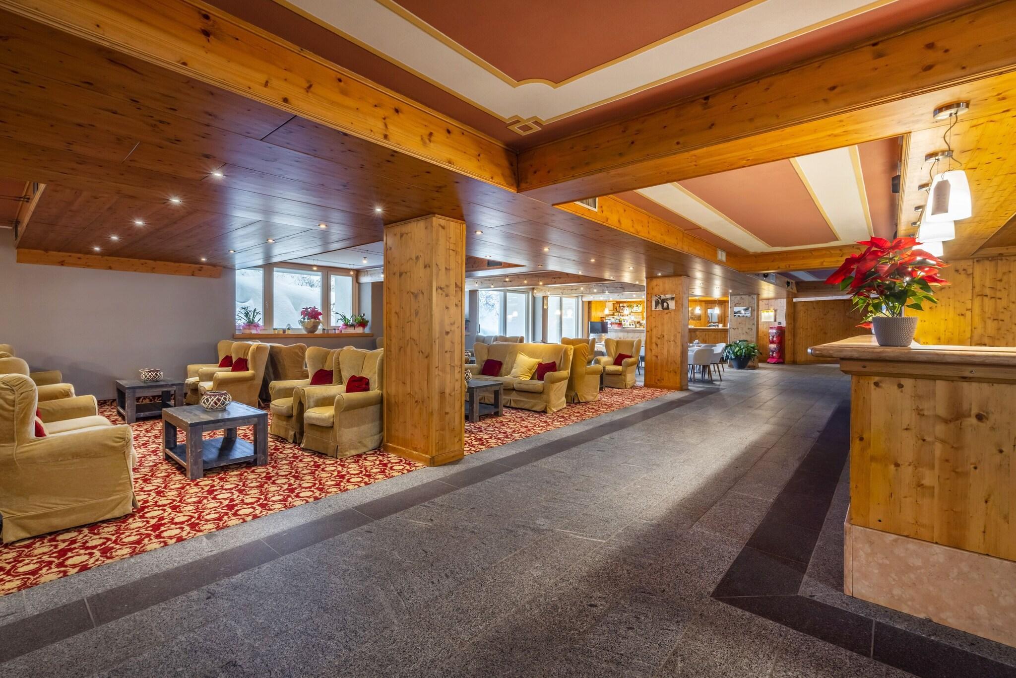 Vista Lobby Hotel Piandineve