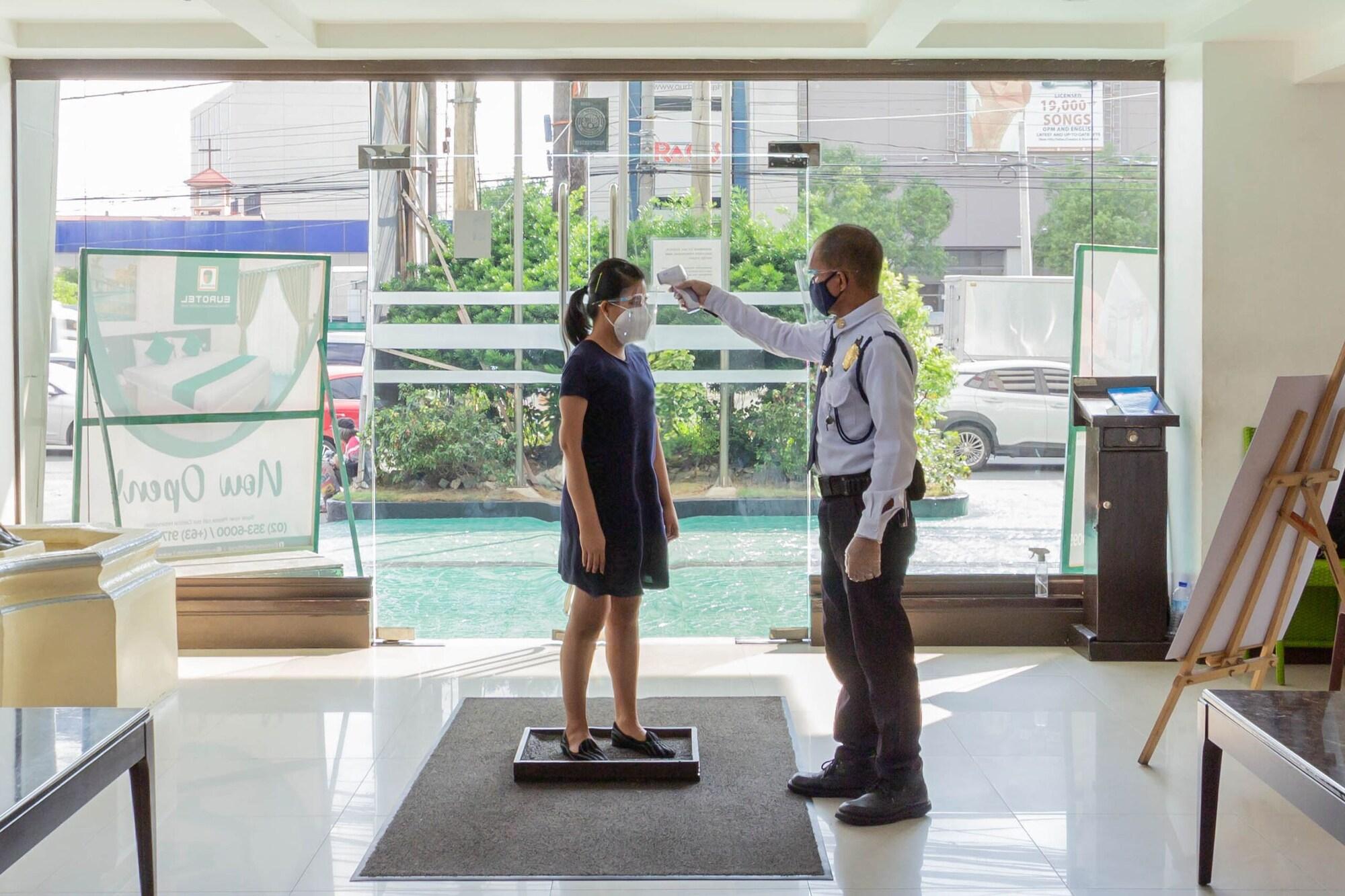 Vista Lobby Eurotel Las Pinas
