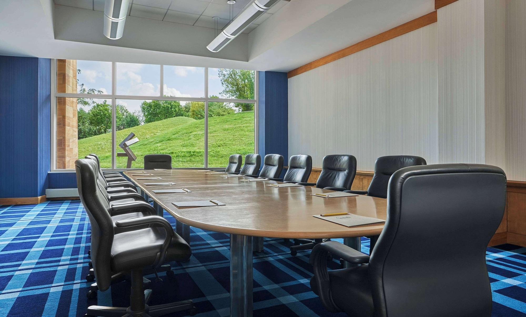 Sala de Reuniones Graduate by Hilton Cincinnati
