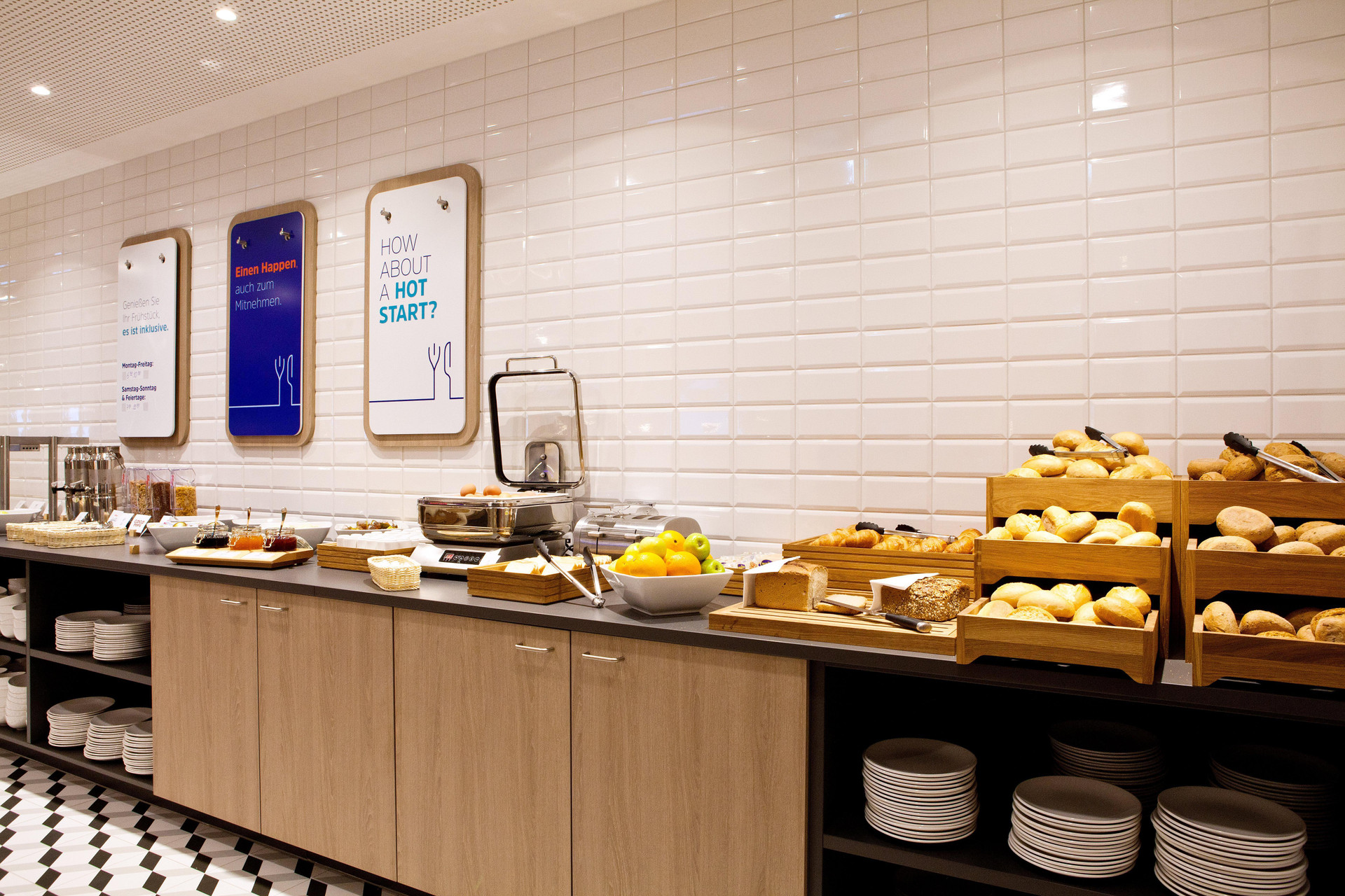 Restaurant Holiday Inn Express Munich - Olympiapark by IHG