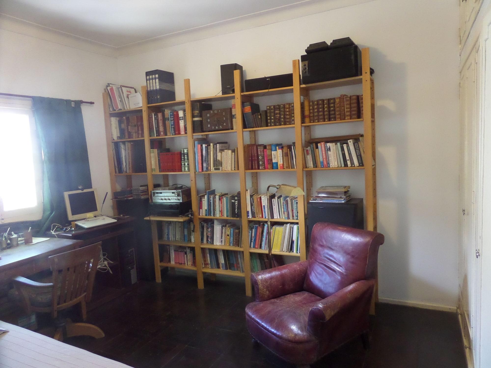 Set de Habitación Departamento-casa muy amplio y céntrico.