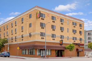 Alojamiento - Super 8 by Wyndham Hollywood/LA Area