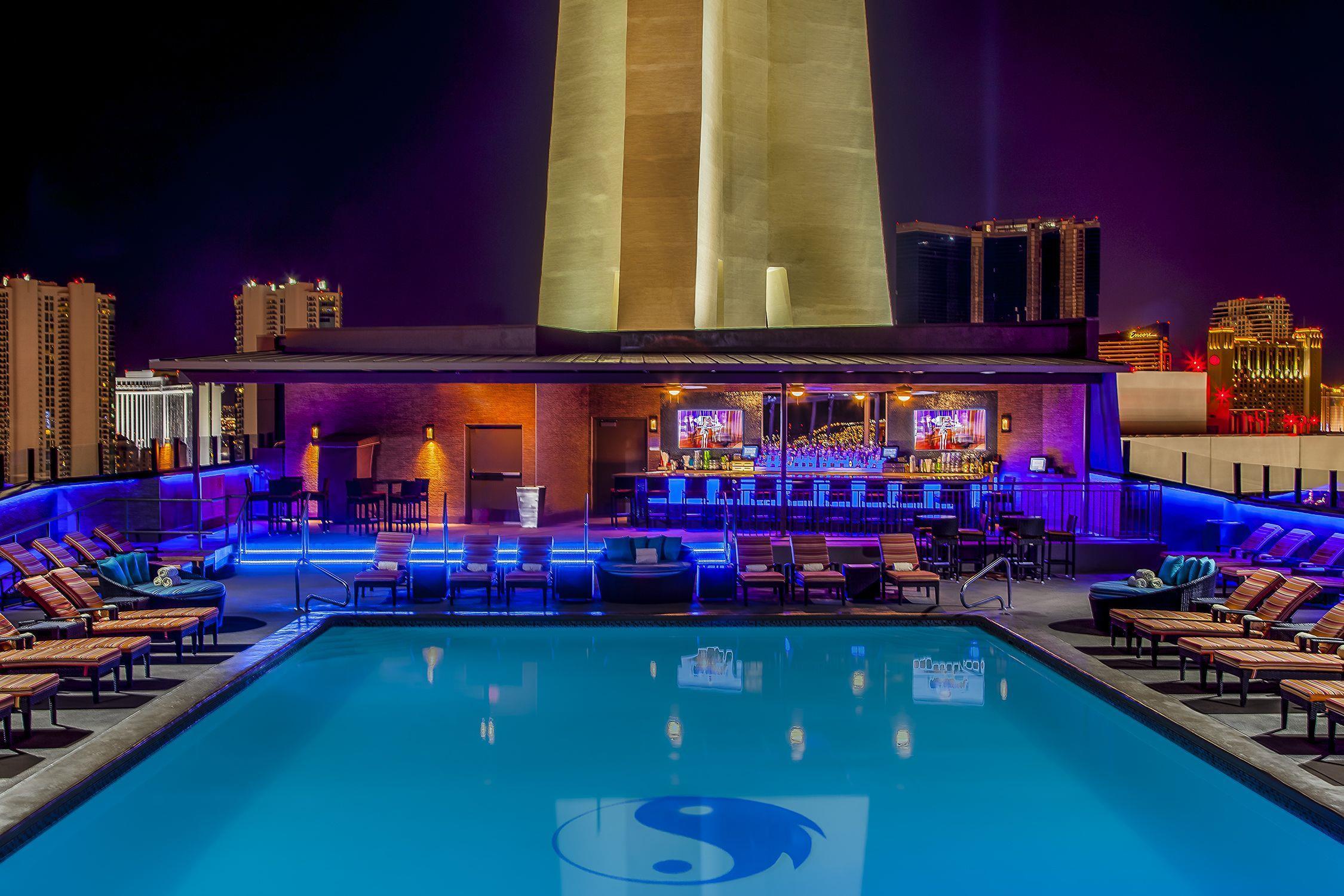Vista Piscina Hip Unit At By The Strat Casino Strip Las Vegas