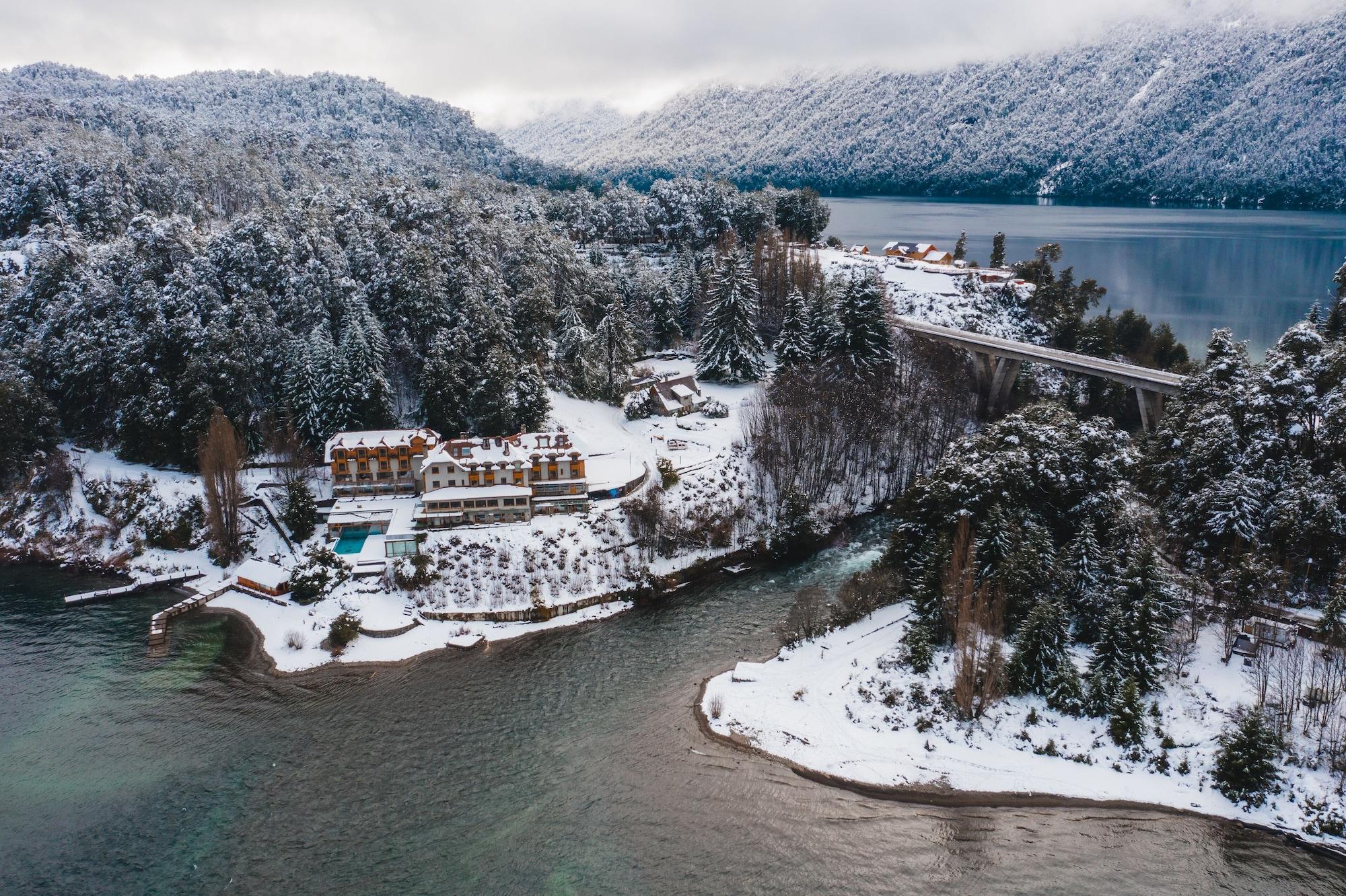 Vista Exterior Correntoso Lake & River Hotel