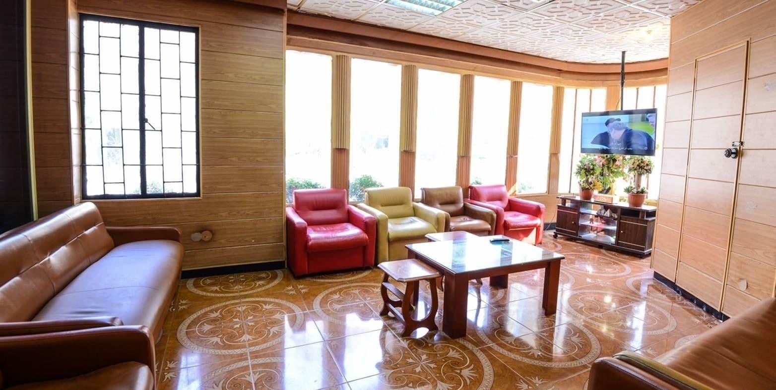 Vista Lobby Regis Hotel