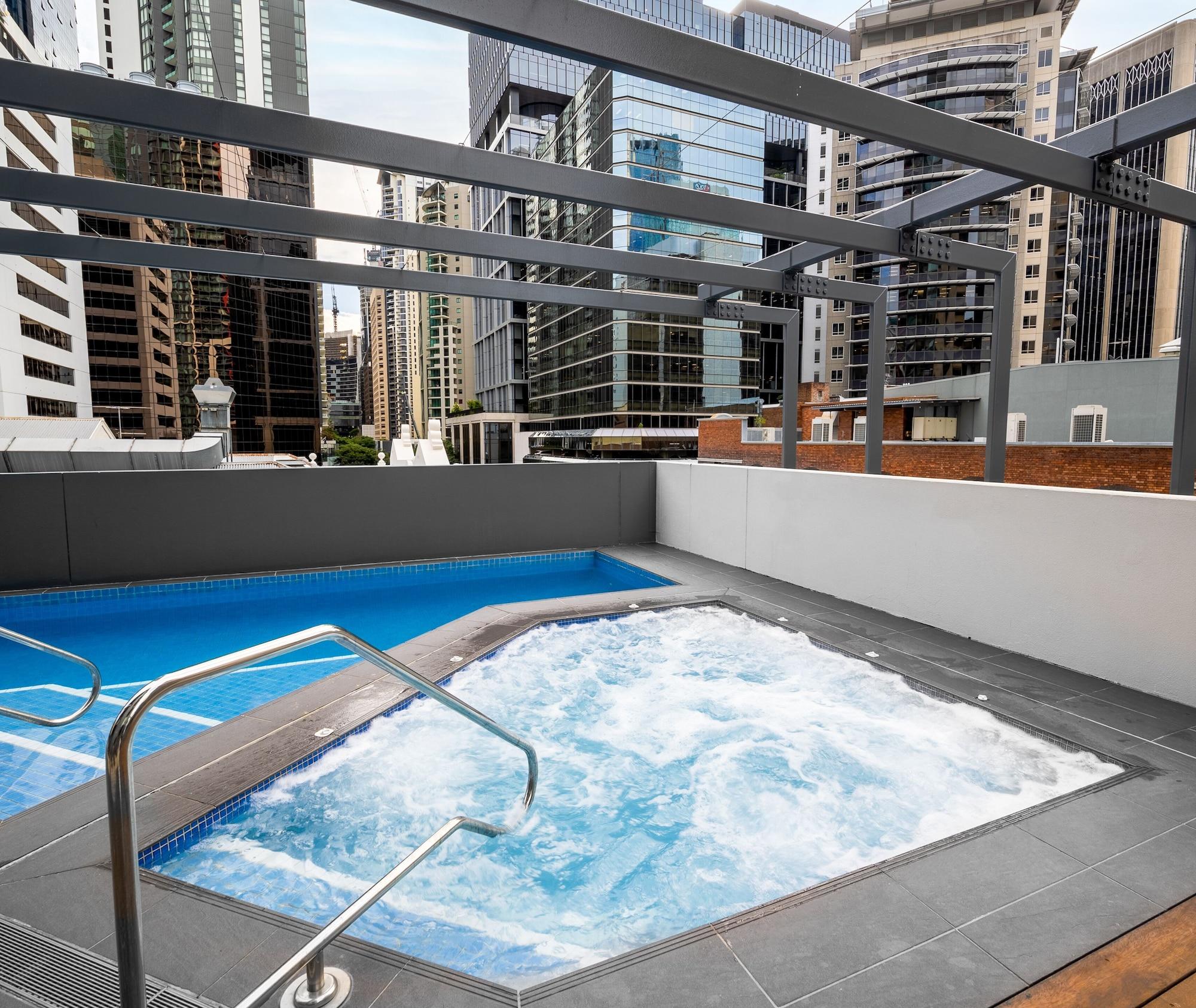 Spa Oaks Brisbane on Felix Suites