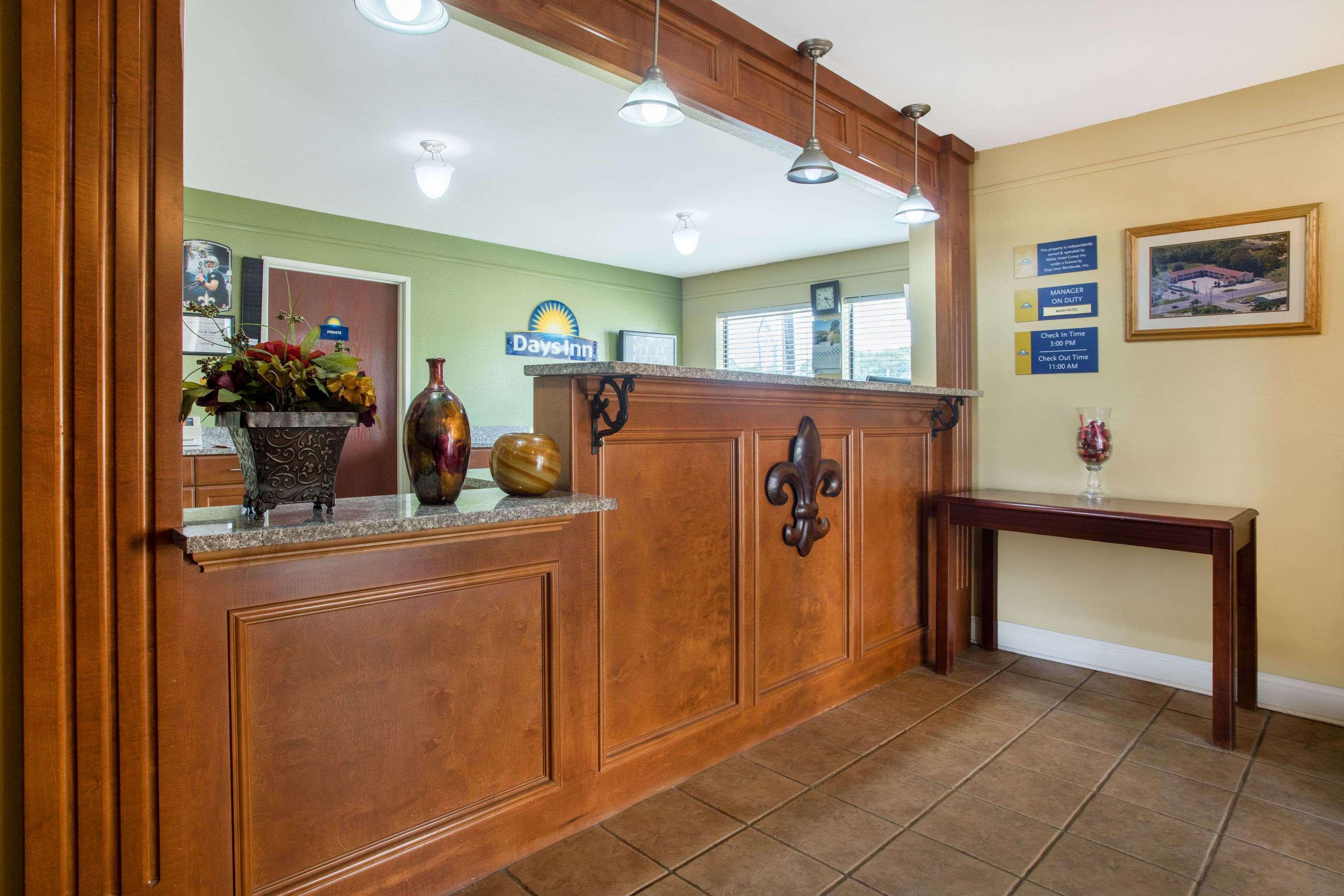 Vista Lobby Days Inn by Wyndham Abbeville