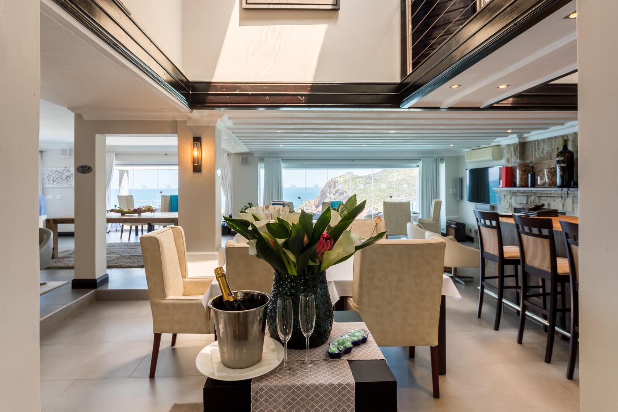 Vista Lobby Head over Hills Luxury Retreat