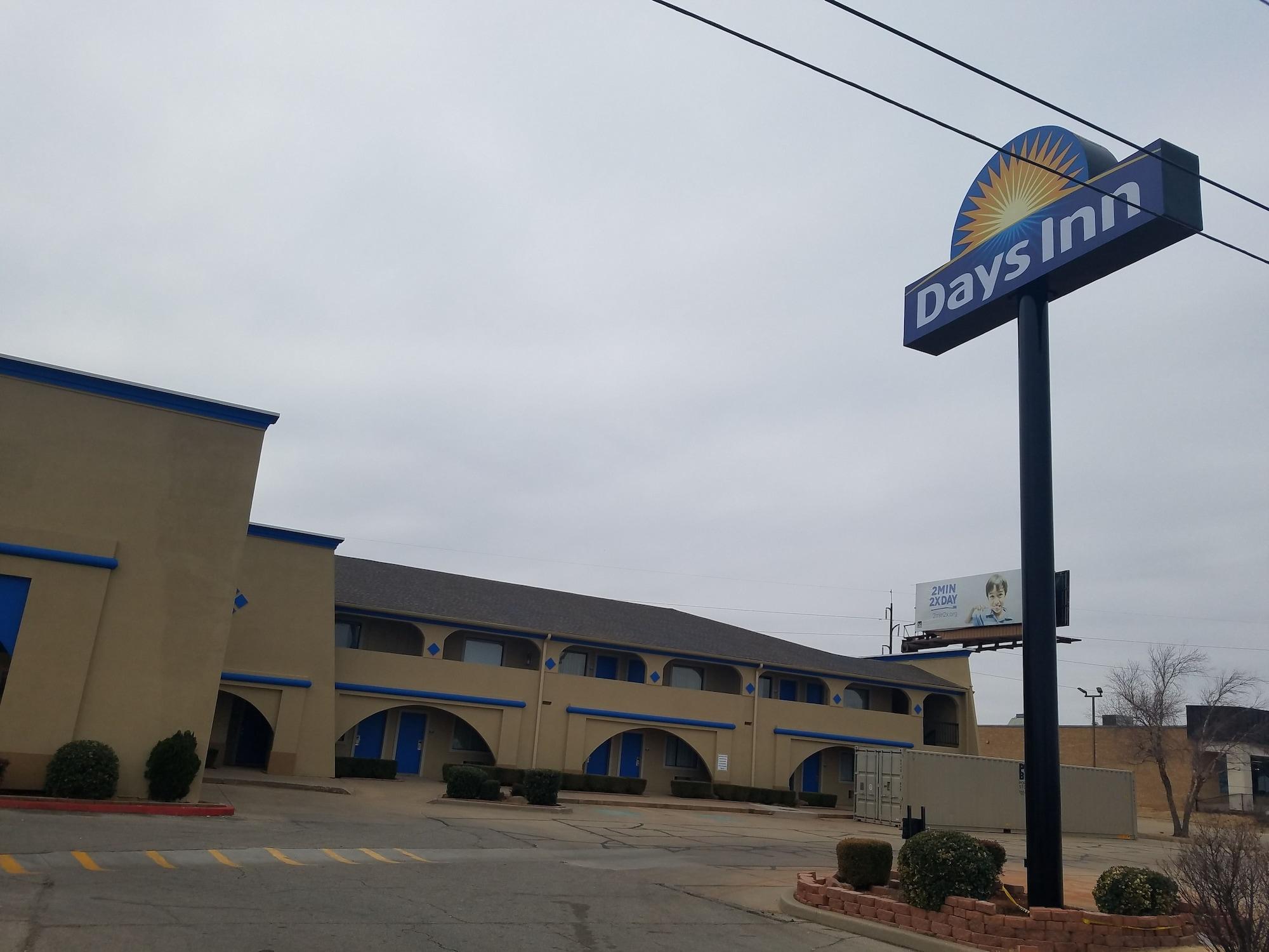 Vista Exterior Days Inn by Wyndham Oklahoma City NW Expressway