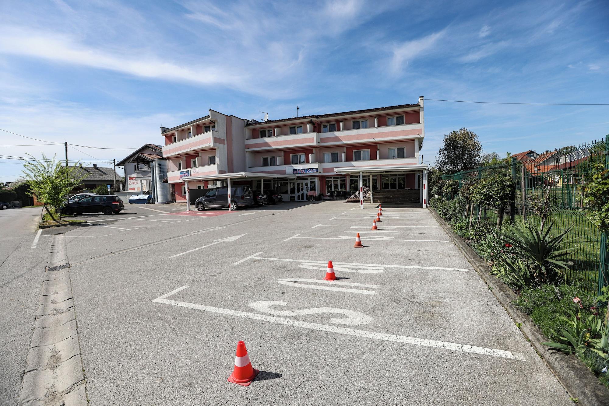 Vista Exterior Hotel Zagi