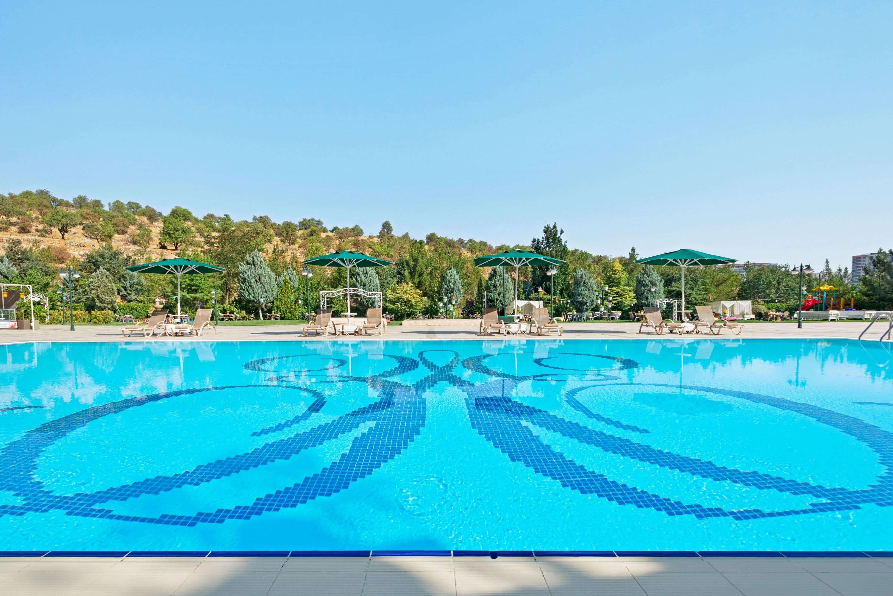 Vista Piscina Ramada Plaza by Wyndham Mardin